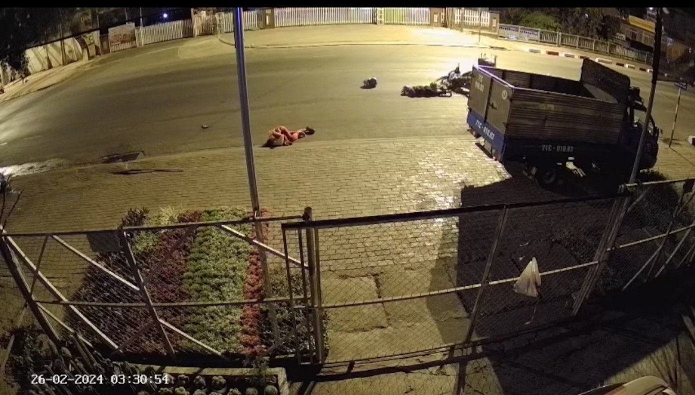 Hiện trường vụ tai nạn. Ảnh cắt từ clip