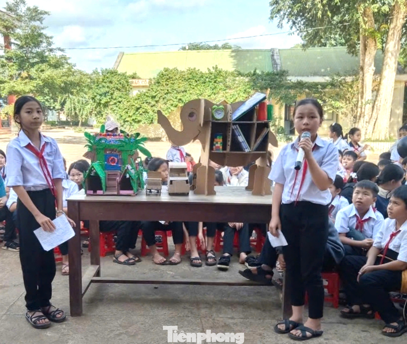 Với mong muốn lan tỏa lối sống xanh, nâng cao nhận thức bảo vệ môi trường, đặc biệt là nâng cao nhận thức cho các bạn đoàn viên, thanh niên về phân loại rác thải. Huyện Đoàn - Hội đồng Đội huyện Ea Hleo tổ chức Cuộc thi sáng tạo trẻ tái chế vì môi trường năm 2024.