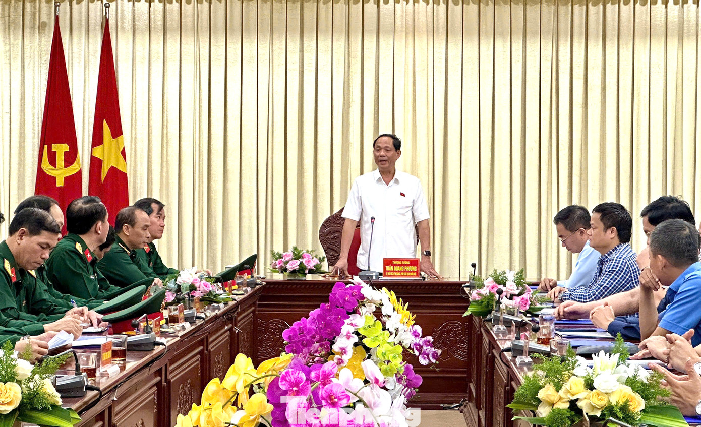 Phó Chủ tịch Quốc hội Trần Quang Phương phát biểu tại buổi làm việc với Bộ CHQS tỉnh Đắk Lắk.