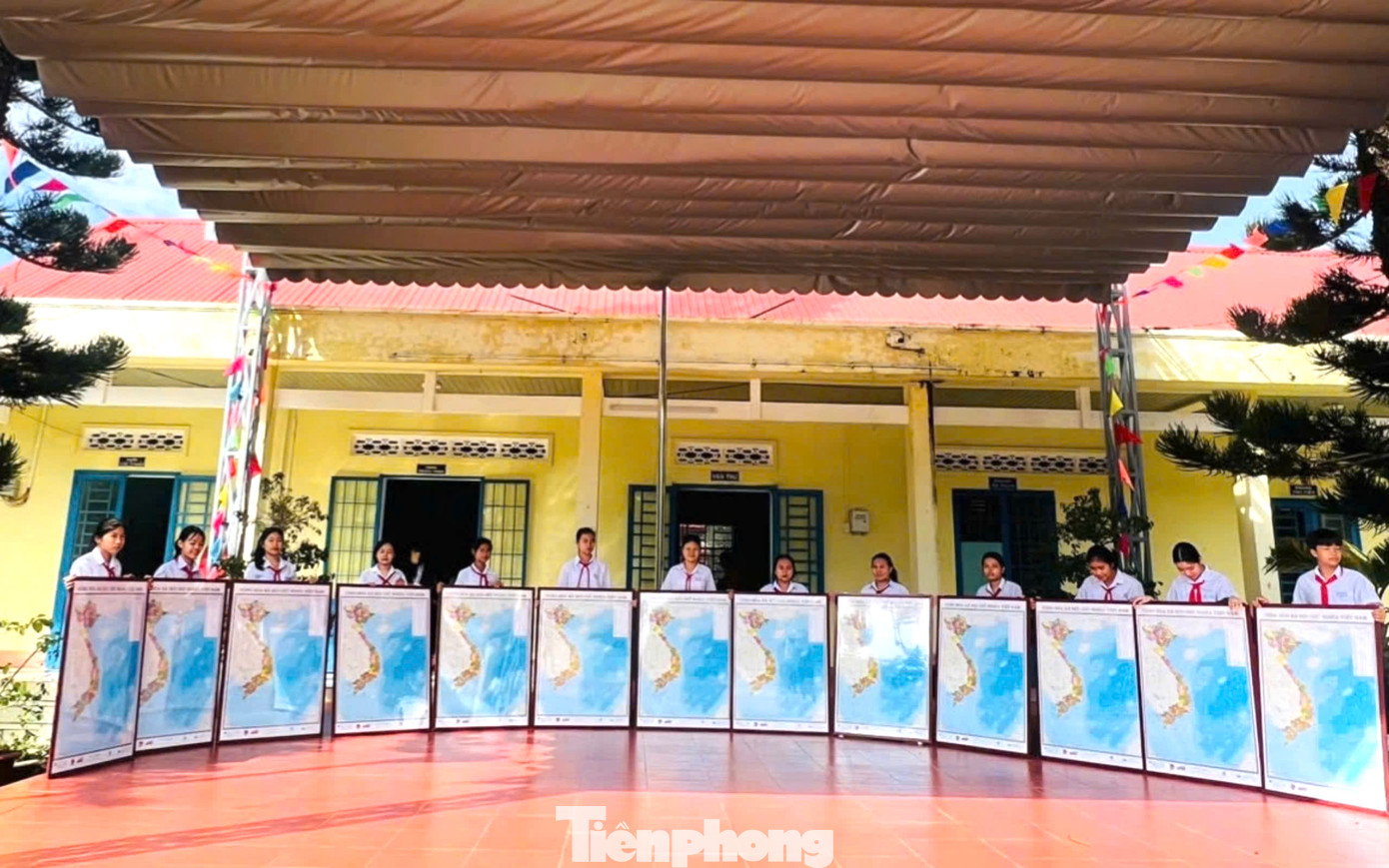 Hưởng ứng cuộc vận động “Tự hào một dải non sông”, thời gian qua, Huyện Đoàn Cư M’gar tăng cường công tác tuyên truyền, phổ biến bằng nhiều hình thức về cuộc vận động, lồng ghép trong các hội nghị sinh hoạt tổ chức Đoàn, Hội, Đội,…