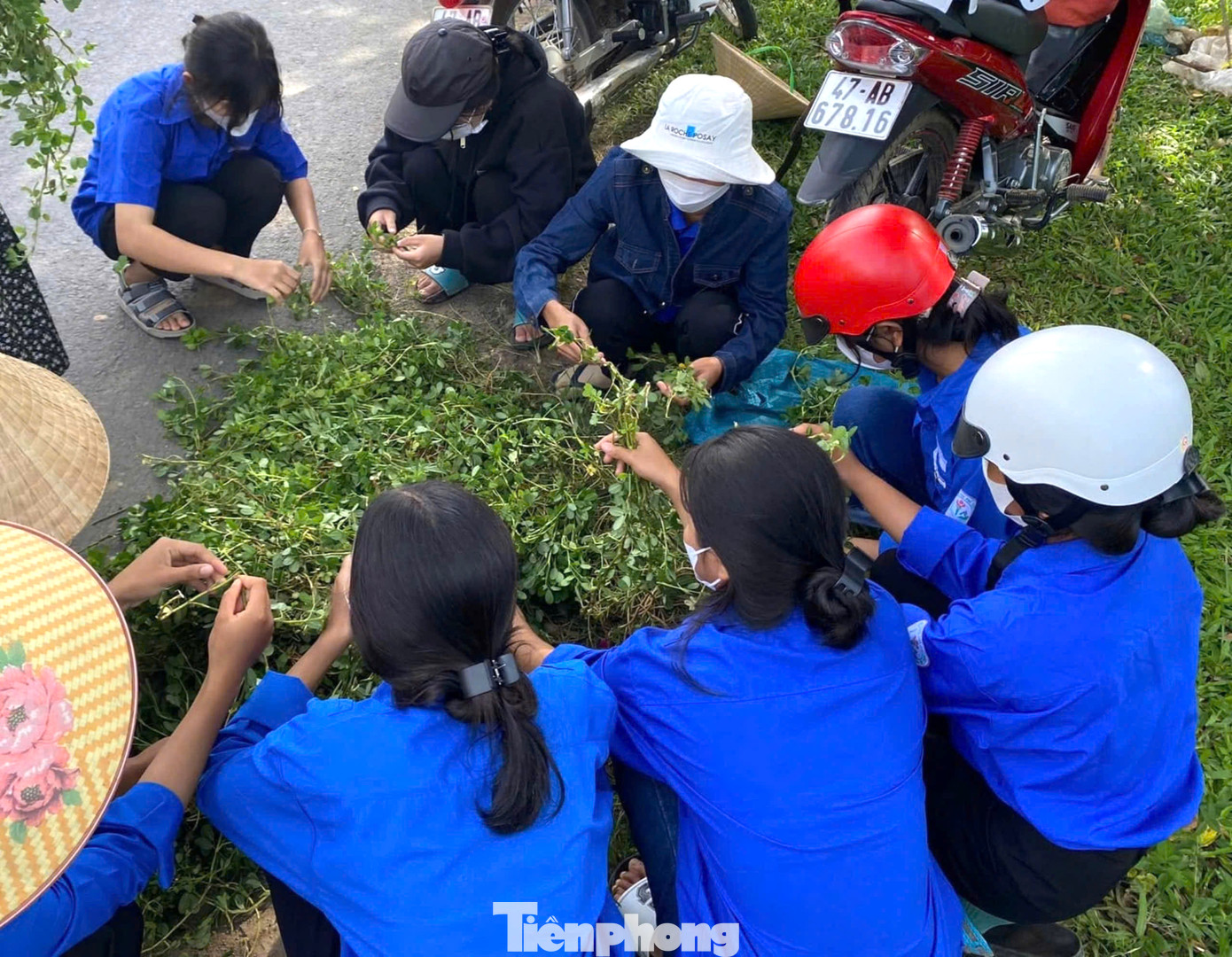 Phát huy vai trò xung kích, chủ động, sáng tạo trong việc hưởng ứng phong trào phòng chống rác thải nhựa góp phần giảm thiểu ô nhiễm môi trường, Huyện Đoàn Lắk đã triển khai các mô hình hạn chế rác thải nhựa và tuyến đường không rác thải dọc quốc lộ 27.