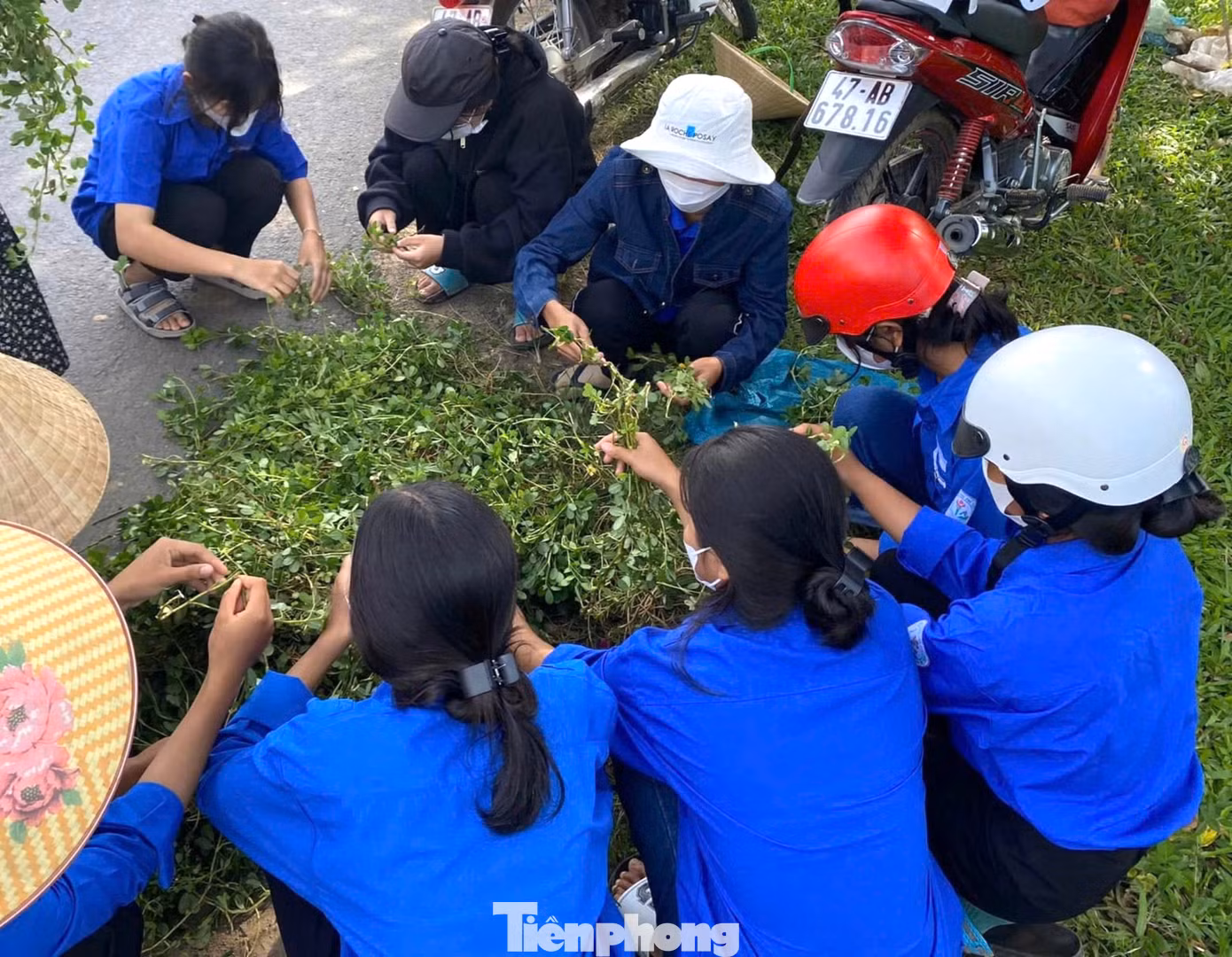 Phát huy vai trò xung kích, chủ động, sáng tạo trong việc hưởng ứng phong trào phòng chống rác thải nhựa góp phần giảm thiểu ô nhiễm môi trường, Huyện Đoàn Lắk đã triển khai các mô hình hạn chế rác thải nhựa và tuyến đường không rác thải dọc quốc lộ 27.