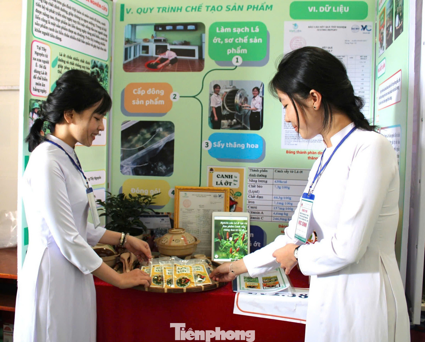 Em Nguyễn Võ Ngọc Nhi chia sẻ: "Ý tưởng này được chúng em đưa ra trong một lần tham gia hoạt động trải nghiệm về các buôn làng người Êđê. Khi cùng các bạn được thưởng thức món canh lá ớt, hương vị thơm ngon, thanh mát của món ăn này khiến chúng em có ý tưởng đưa ra thị trường một loại canh sấy mang đặc trưng Tây Nguyên, nhưng tiện lợi".