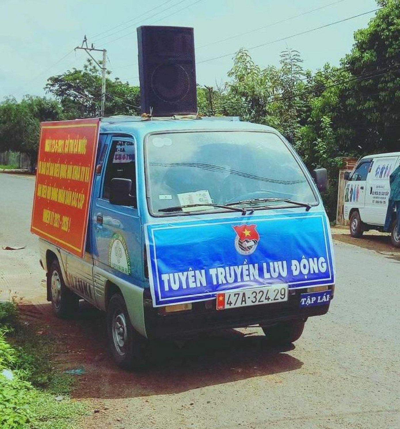 Xã Dray Sáp tuyên truyền lưu động về phòng chống dịch Xã Dray Sáp tuyên truyền lưu động về phòng chống dịch