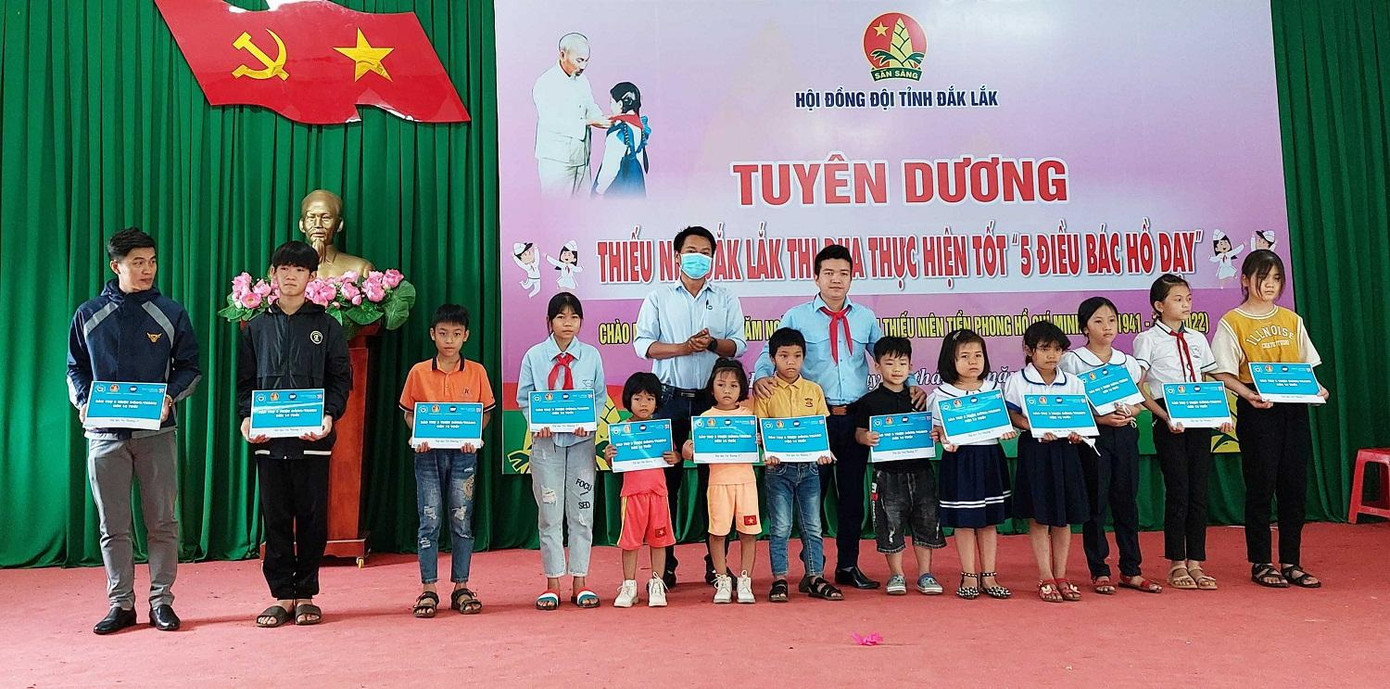 14 em mồ côi do COVID-19 được nhận hỗ trợ