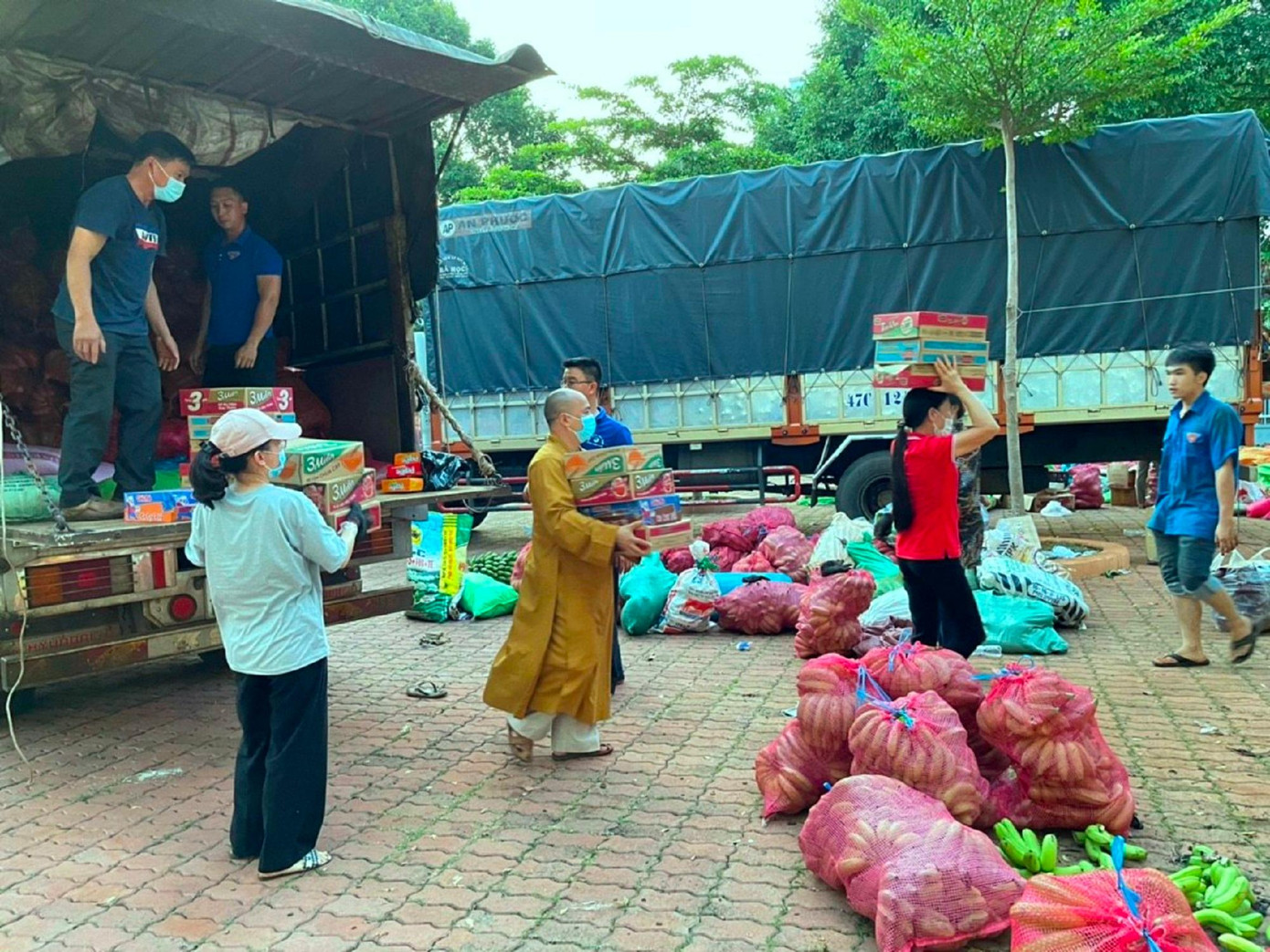 Nông sản, nhu yếu phẩm được tập kết tại Tỉnh Đoàn Đắk Lắk