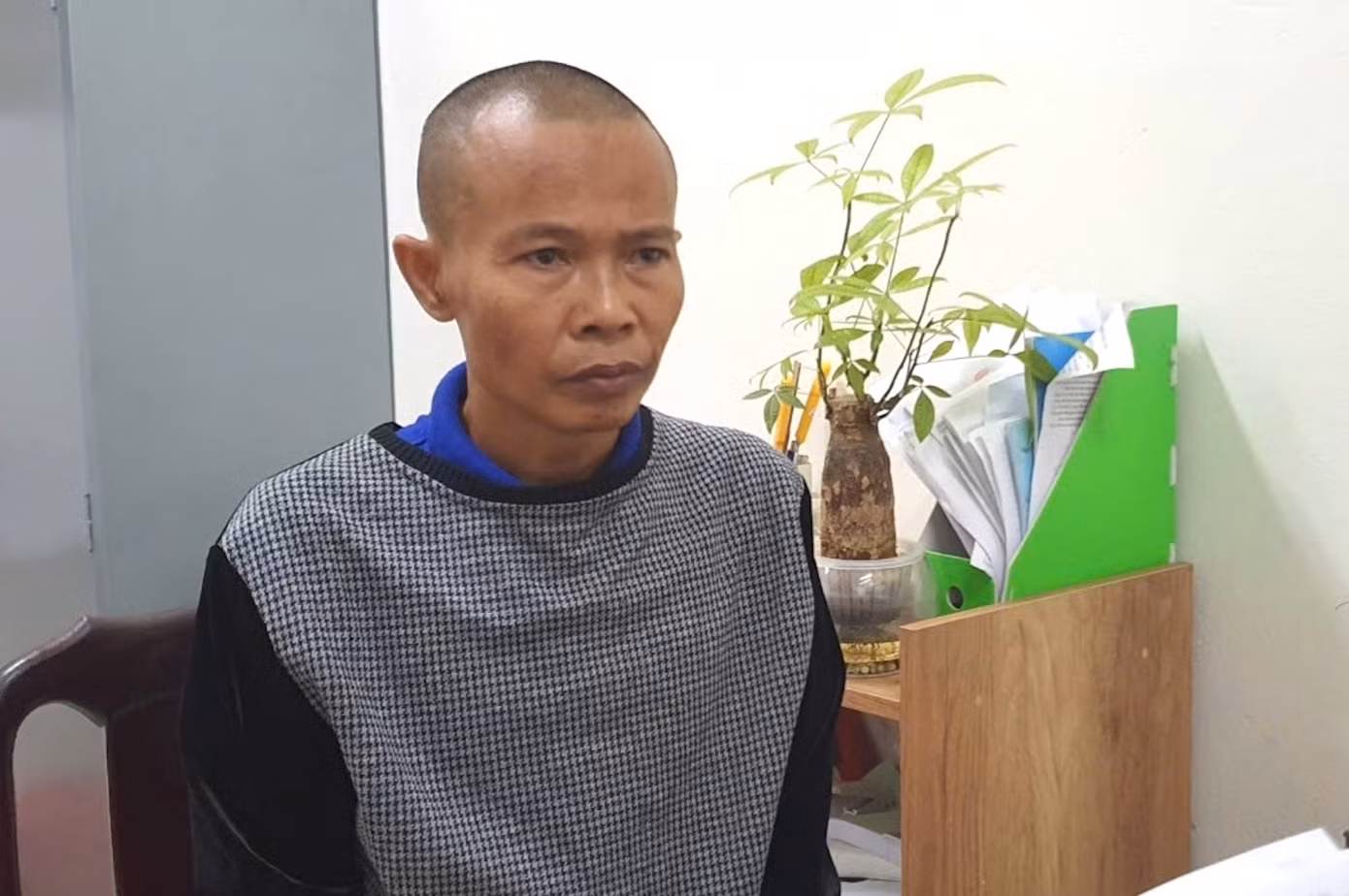 Tài xế Trần Doãn Tùng tại cơ quan công an