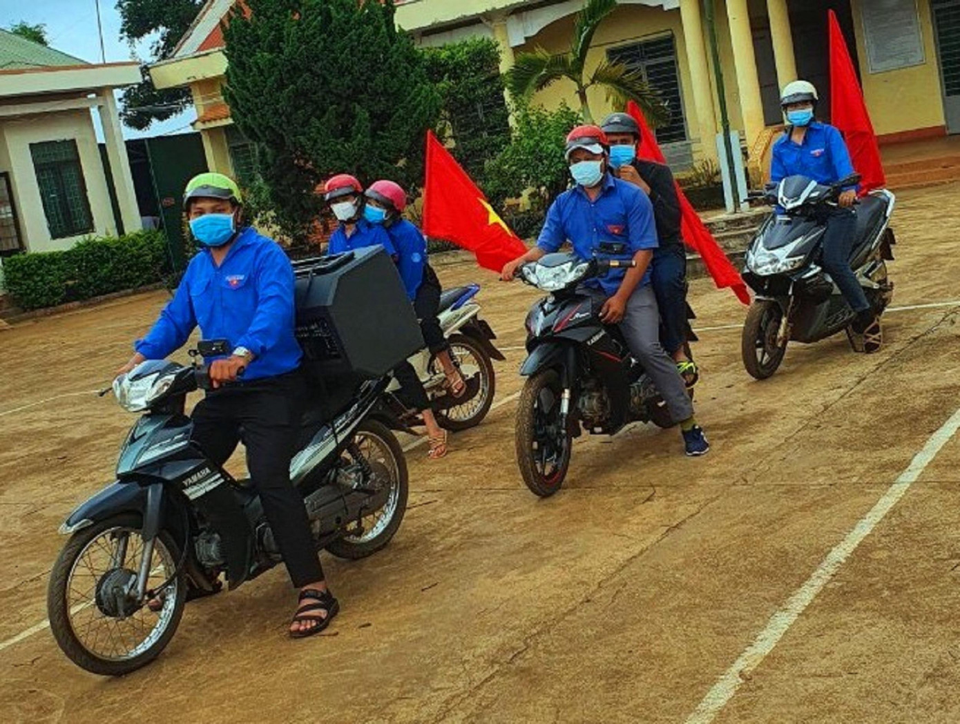 Đoàn thanh niên huyện Cư M'gar bắt đầu đi tuyên truyền phòng, chống dịch Đoàn thanh niên huyện Cư M'gar bắt đầu đi tuyên truyền phòng, chống dịch