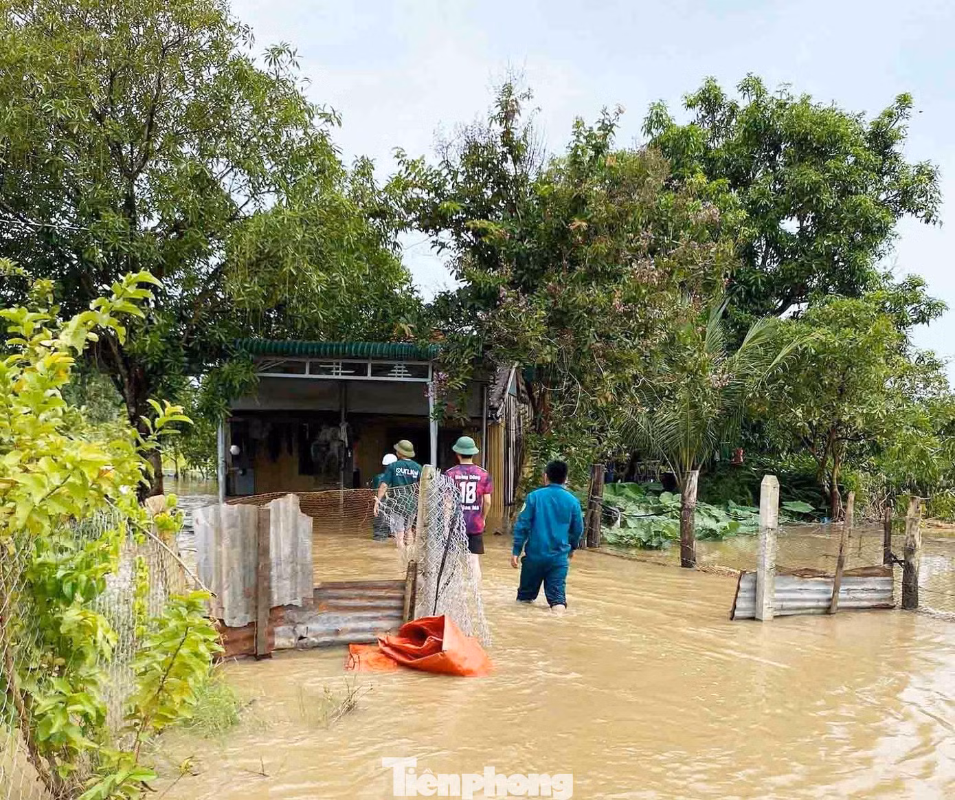 Trước đó, mưa lớn kéo dài khiến nhiều khu vực trên địa bàn huyện Ea Súp bị ngập.