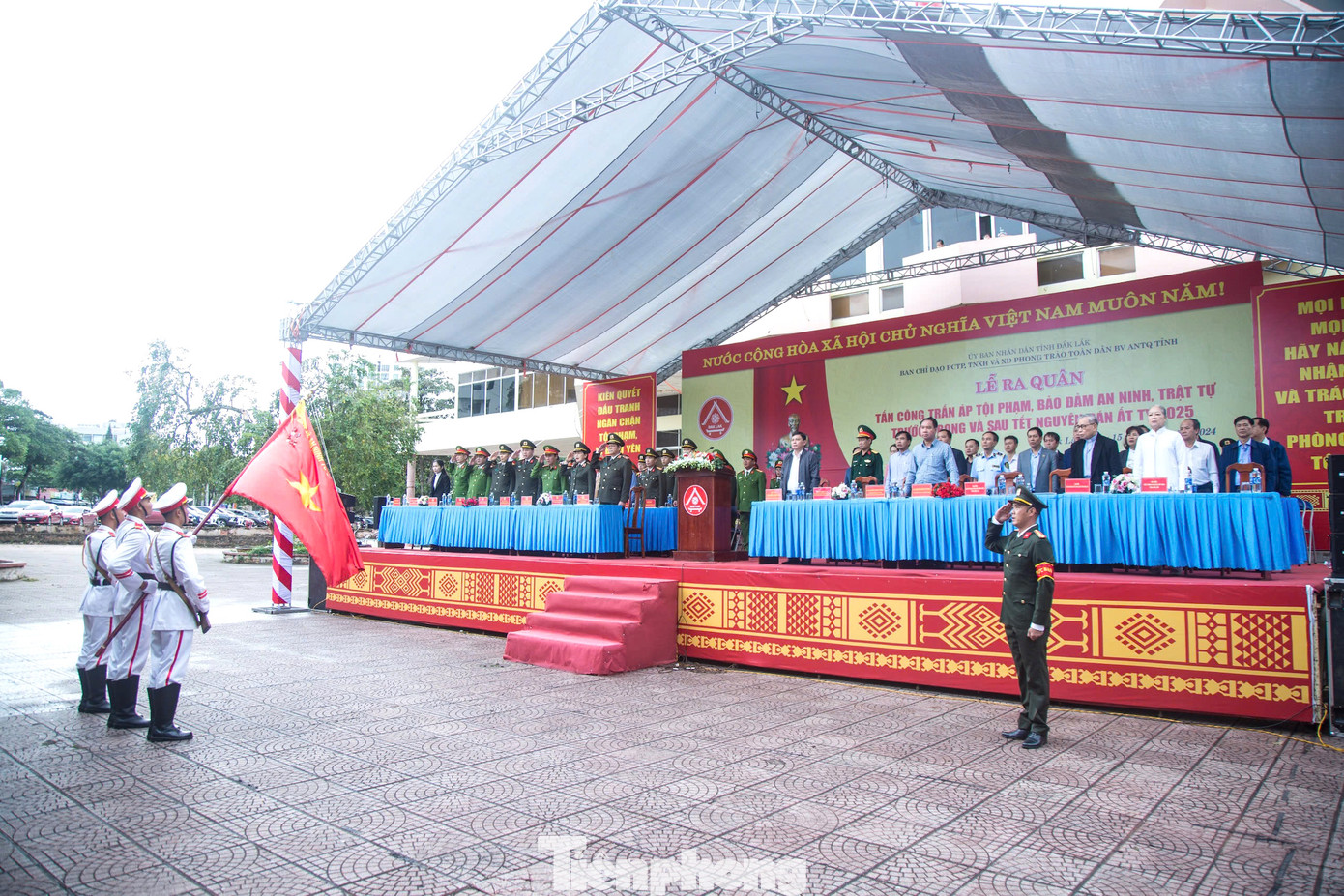 Cùng ngày, Công an tỉnh Đắk Lắk ra quân mở đợt cao điểm tấn công, trấn áp tội phạm, bảo đảm ANTT trước, trong và sau Tết Nguyên đán Ất Tỵ 2025.