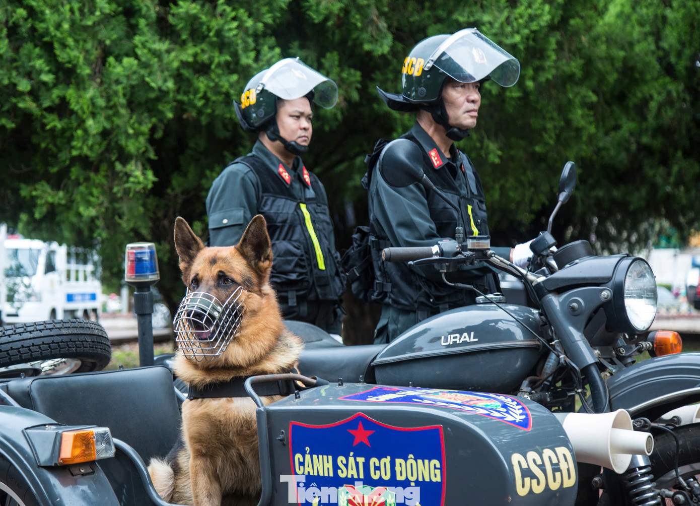 Đồng thời, tập trung đấu tranh trấn áp mạnh với các loại tội phạm, nhất là tội phạm có tổ chức, tội phạm liên quan hoạt động “tín dụng đen” và các loại tội phạm thường xảy ra trong dịp Tết.