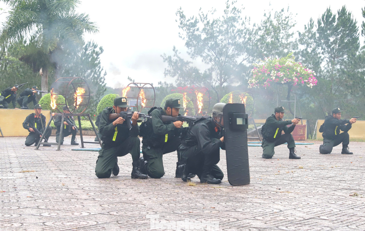 Công an tỉnh huy động tối đa lực lượng, phương tiện, triển khai đồng bộ, quyết liệt các biện pháp công tác không để “bị động, bất ngờ”. Đợt ra quân cao điểm này diễn ra từ ngày 15/12/2024 đến ngày 14/2/2025.