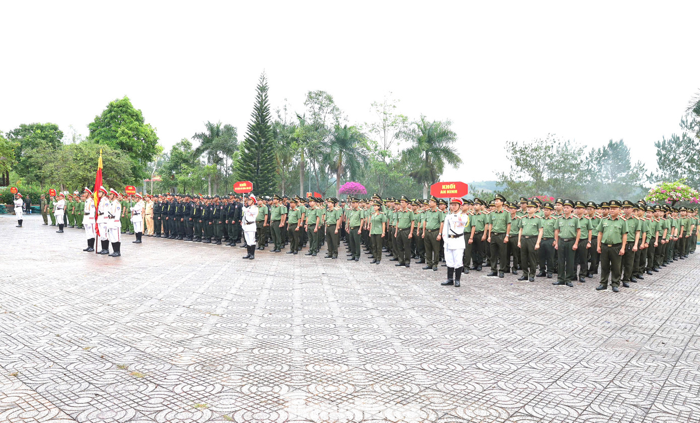 Lễ ra quân thực hiện đợt cao điểm tấn công, trấn áp tội phạm, bảo đảm an ninh, trật tự (ANTT) dịp Tết Nguyên đán Ất Tỵ 2025 do Công an tỉnh Đắk Nông tổ chức.