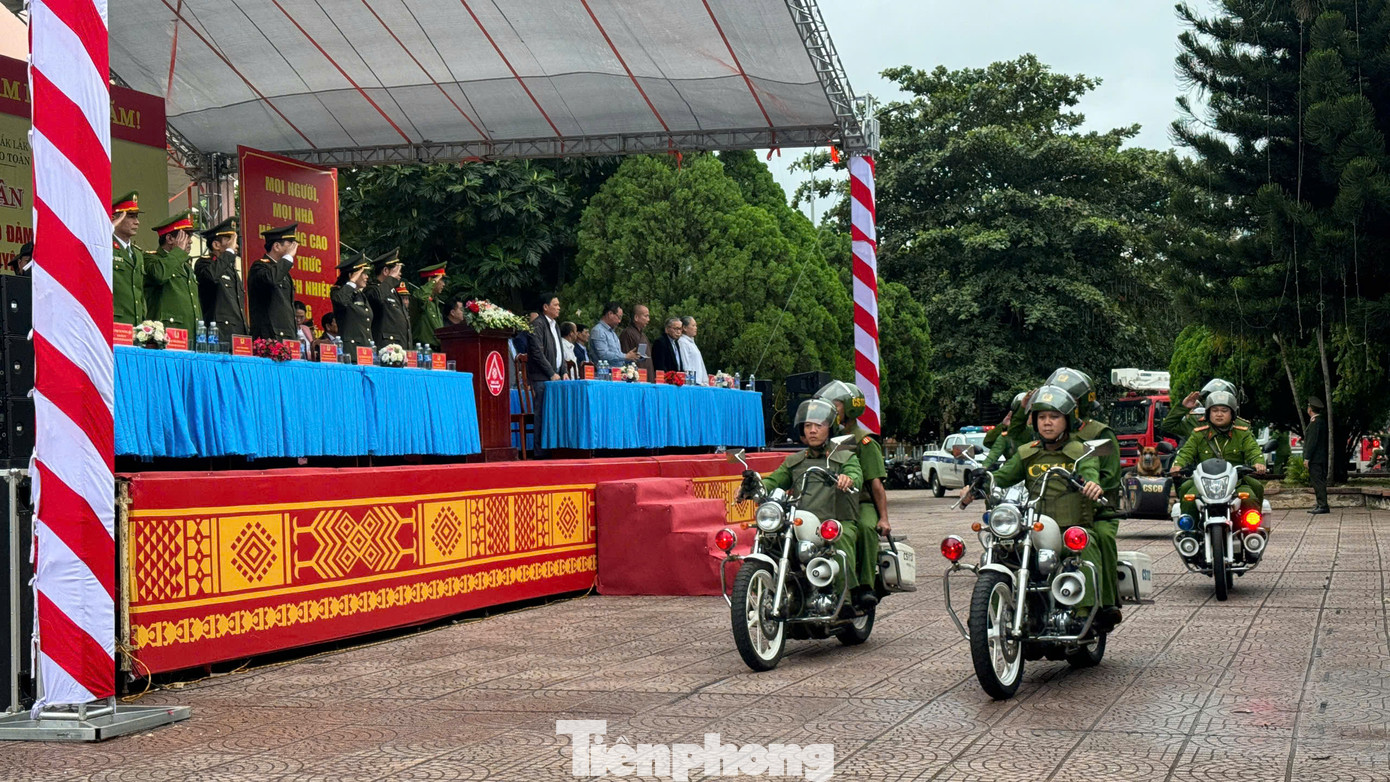 Thiếu tướng Lê Vinh Quy, Giám đốc công an tỉnh Đắk Lắk cho biết, cần nâng cao vai trò, trách nhiệm của người đứng đầu các cơ quan, đơn vị, địa phương trong công tác bảo đảm ANTT. Phát huy vai trò của lực lượng tham gia bảo vệ ANTT ở cơ sở; các tổ hòa giải, người có uy tín ở trong dân tộc thiểu số, chức sắc trong tôn giáo.
