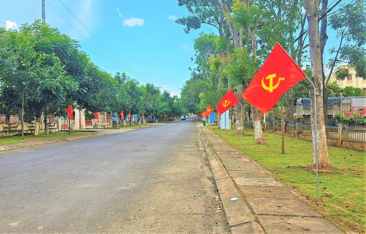 Tuyến đường cờ Tổ quốc trên địa bàn huyện Cư Jút Tuyến đường cờ Tổ quốc trên địa bàn huyện Cư Jút