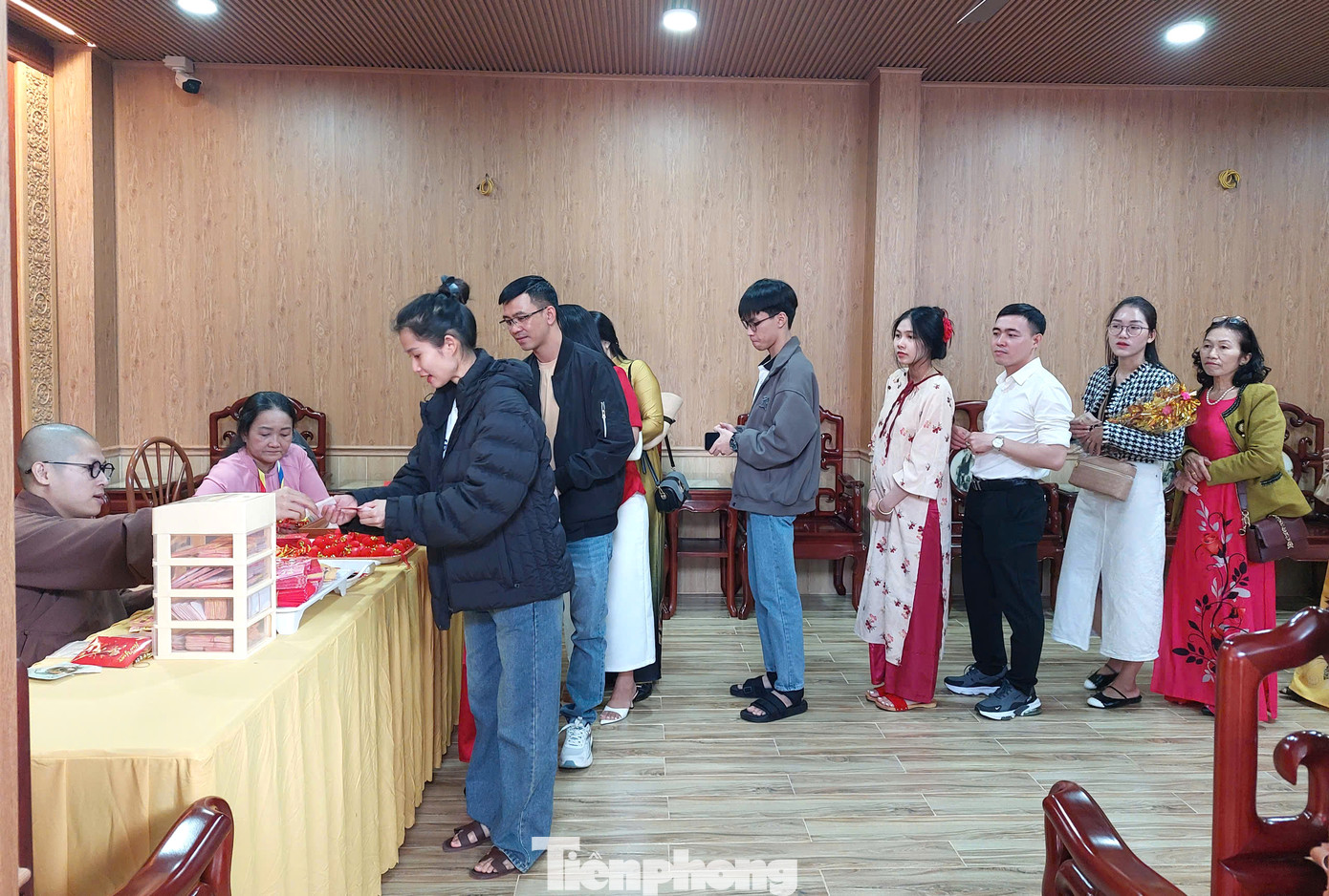 Ngày mùng Một Tết Ất Tỵ 2025, tại TP. Buôn Ma Thuột, người dân trên địa bàn và du khách thập phương tấp nập đến các chùa như Khải Đoan, Phổ Minh... để cầu bình an và xin lộc đầu năm.