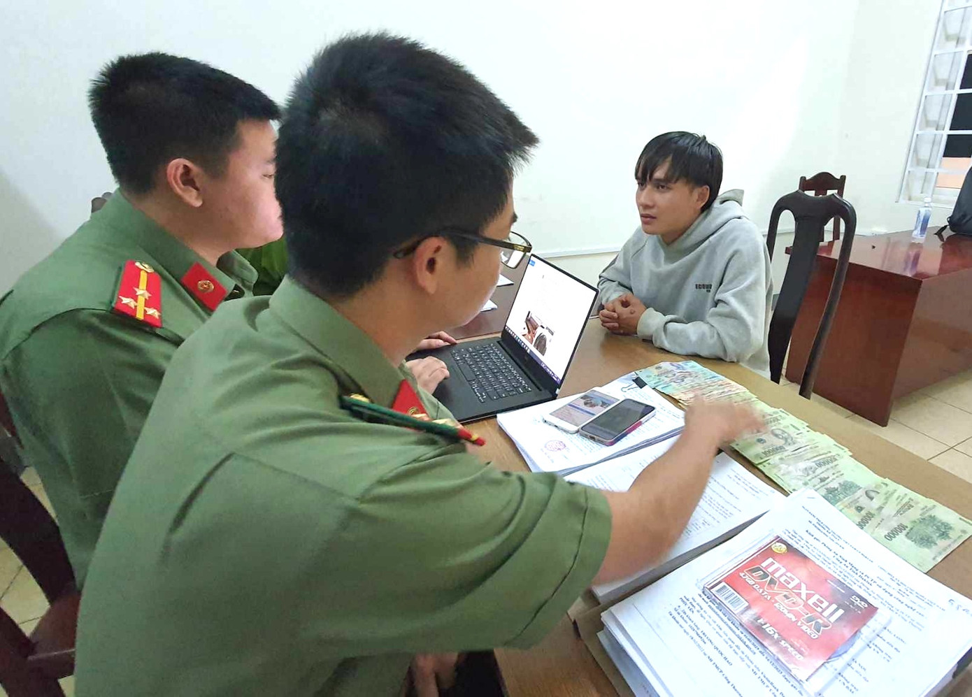 Đối tượng Trần Quốc Vũ tại cơ quan công an