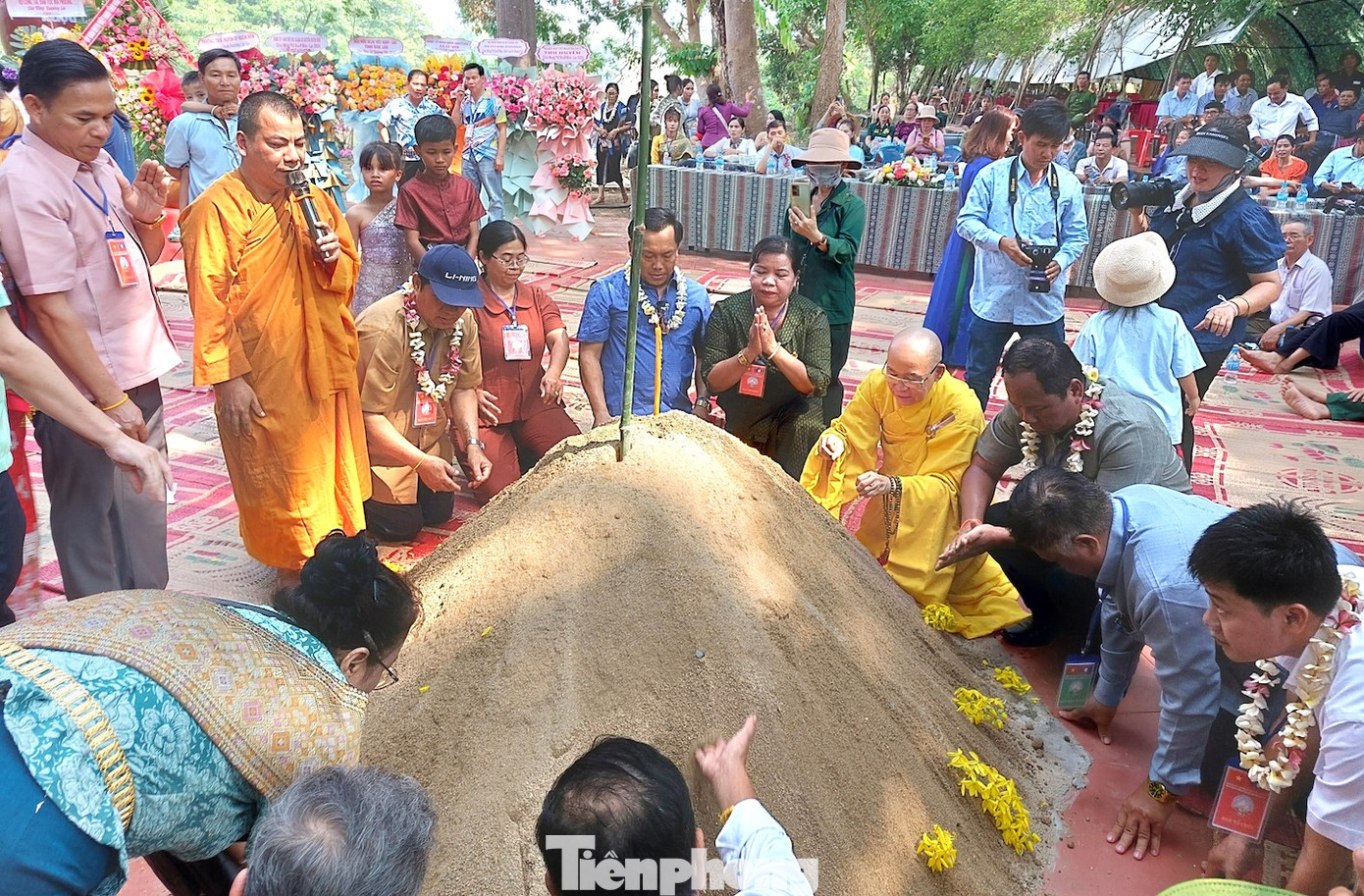 Ông Y Si Thắt Ksơr - Phó chủ tịch UBND huyện Buôn Đôn - cho biết, trong những năm qua, chính quyền địa phương thường xuyên phối hợp với các tổ chức, đơn vị doanh nghiệp tổ chức Tết Bunpimay nhằm tạo không gian giao lưu văn hóa cho người dân địa phương. Đồng thời định hướng trở thành sự kiện văn hóa có quy mô lớn hơn để phát triển du lịch.