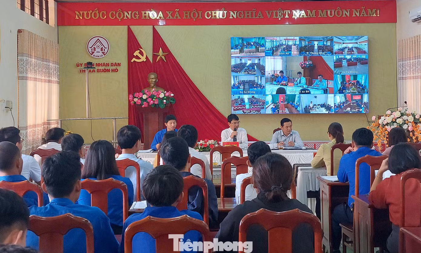 Hội nghị đối thoại giữa lãnh đạo UBND thị xã Buôn Hồ với thanh niên