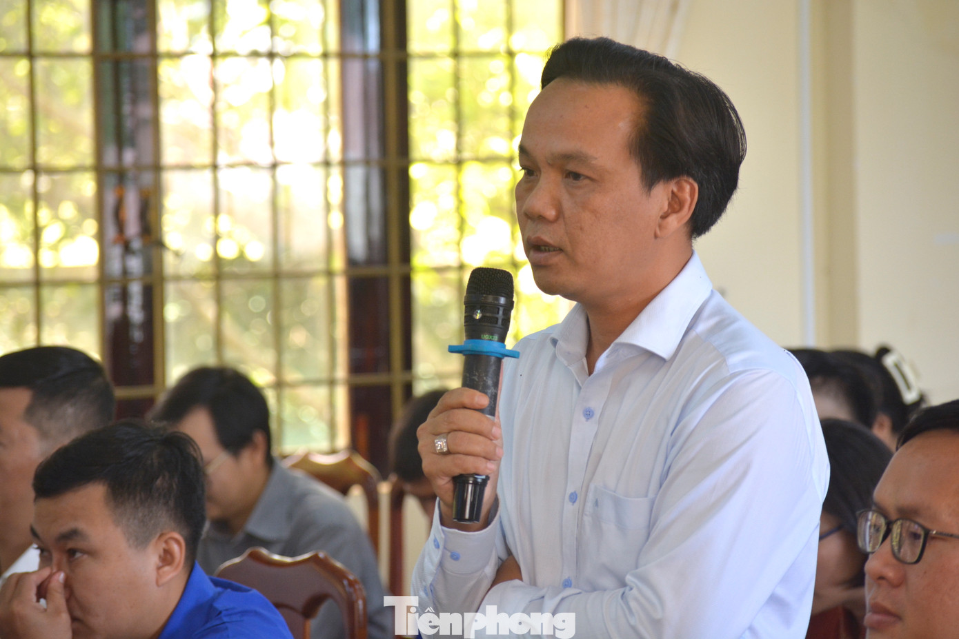 Ông Nguyễn Minh Hùng - Giám đốc Phòng Giao dịch Ngân hàng Chính sách xã hội thị xã chia sẻ tại hội nghị. Ông Nguyễn Minh Hùng - Giám đốc Phòng Giao dịch Ngân hàng Chính sách xã hội thị xã chia sẻ tại hội nghị.