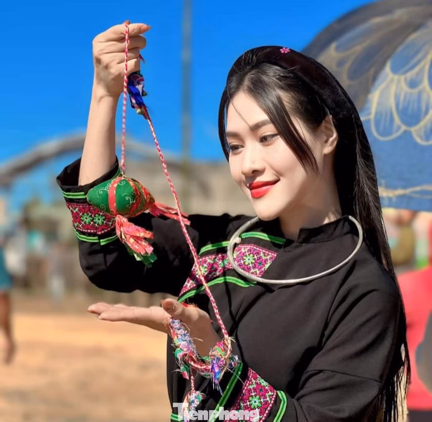 Qua các chương trình tại lễ hội, góp phần giúp bà con cùng nhau gìn giữ bảo tồn và phát huy các giá trị văn hóa truyền thống đặc sắc trong cuộc sống đương đại.