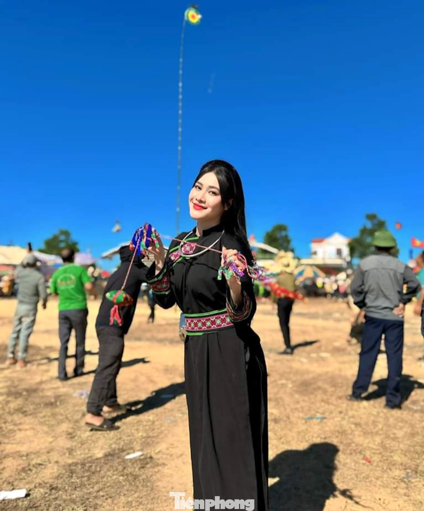 Tại lễ hội diễn ra nhiều trò chơi và các tiết mục đặc sắc: Cà kheo, môn tung còn; Điệu hát then cùng cây đàn tính của người Tày Nùng, cách quay heo với lá mắc mật, nấu rượu men lá, làm bánh dày,… thu hút du khách và nhiều bạn trẻ trên địa bàn.