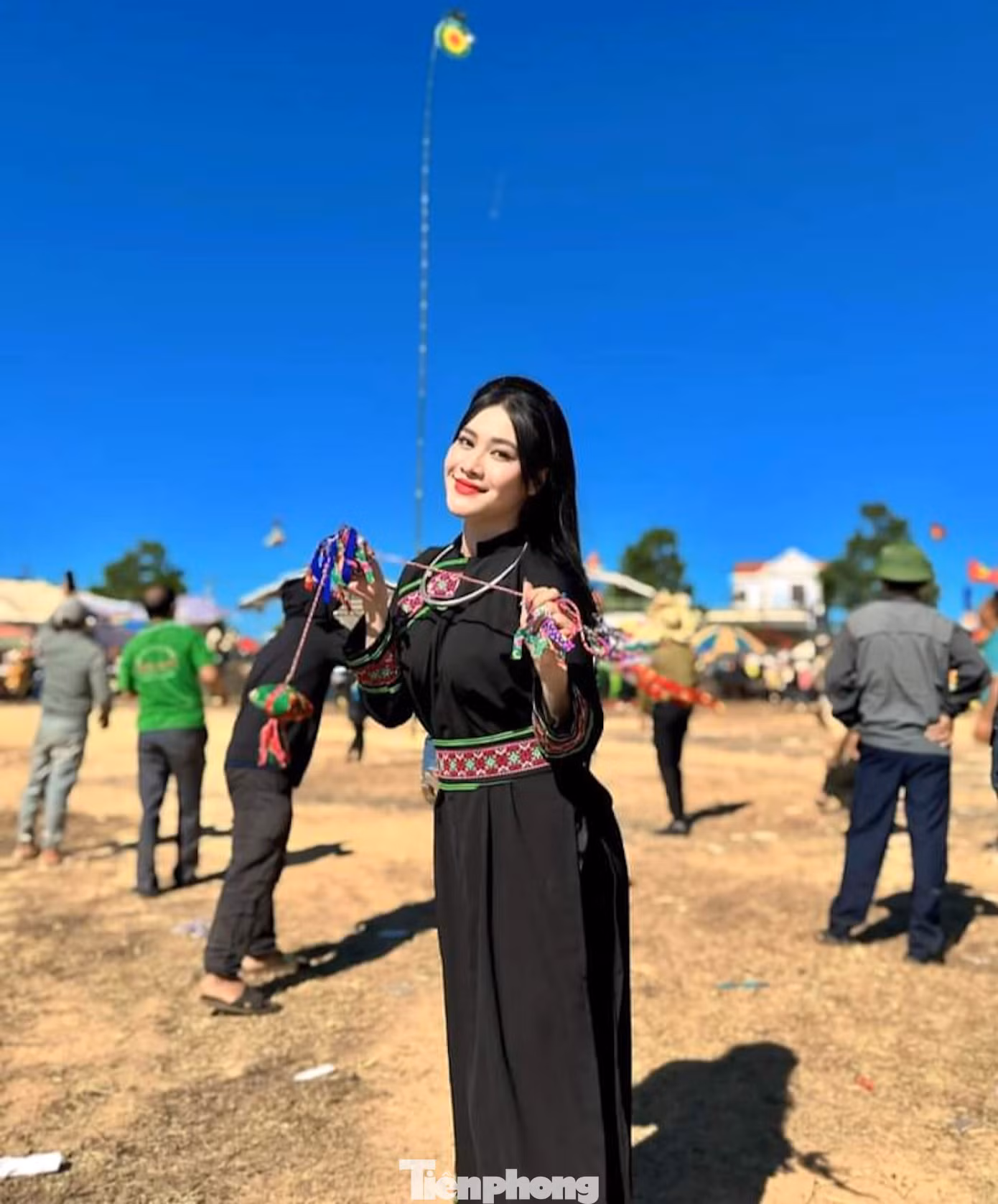 Tại lễ hội diễn ra nhiều trò chơi và các tiết mục đặc sắc: Cà kheo, môn tung còn; Điệu hát then cùng cây đàn tính của người Tày Nùng, cách quay heo với lá mắc mật, nấu rượu men lá, làm bánh dày,… thu hút du khách và nhiều bạn trẻ trên địa bàn.