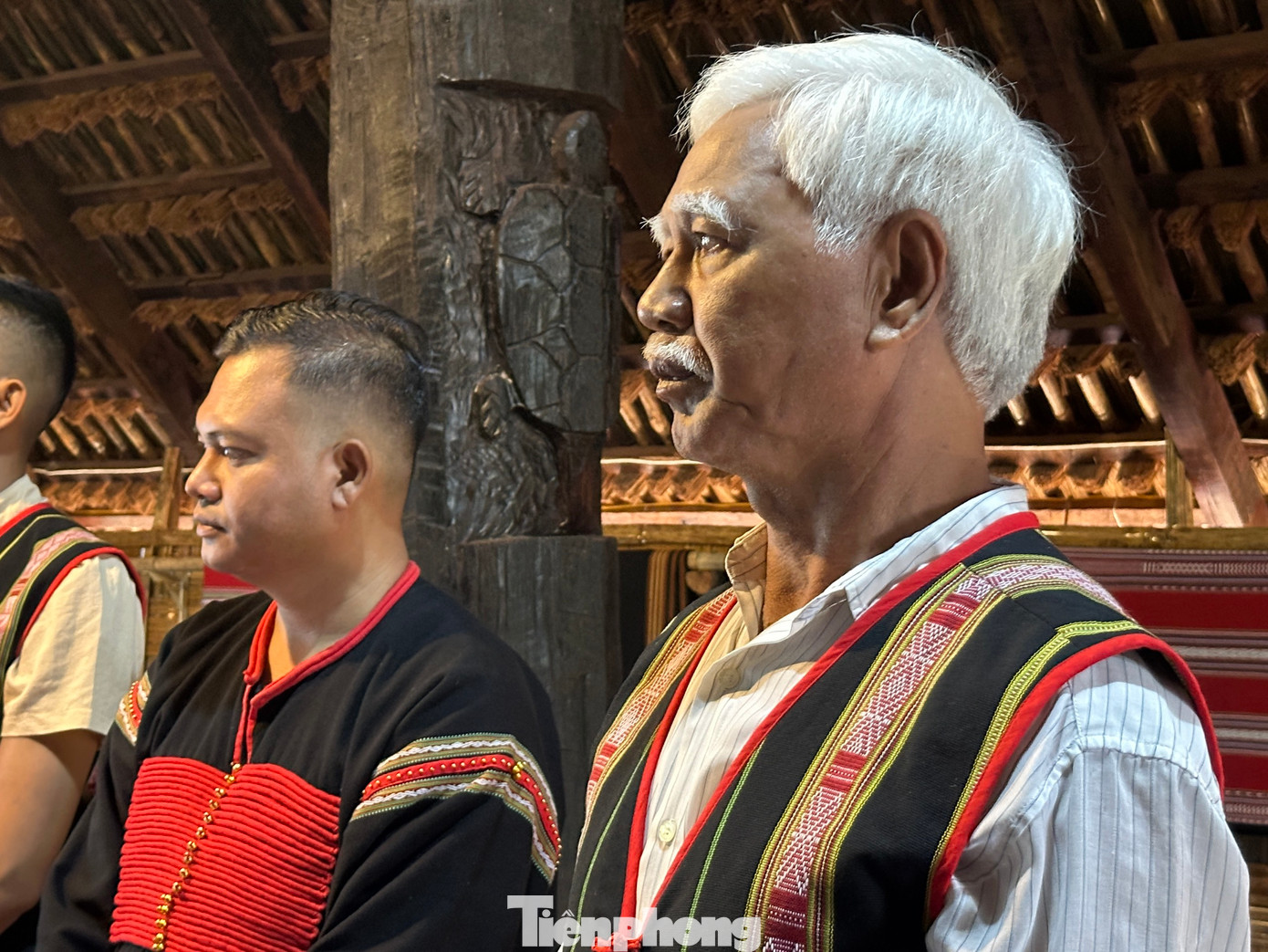 Bà con các dân tộc Tây Nguyên hướng về Tổng Bí thư Nguyễn Phú Trọng. Bà con các dân tộc Tây Nguyên hướng về Tổng Bí thư Nguyễn Phú Trọng.