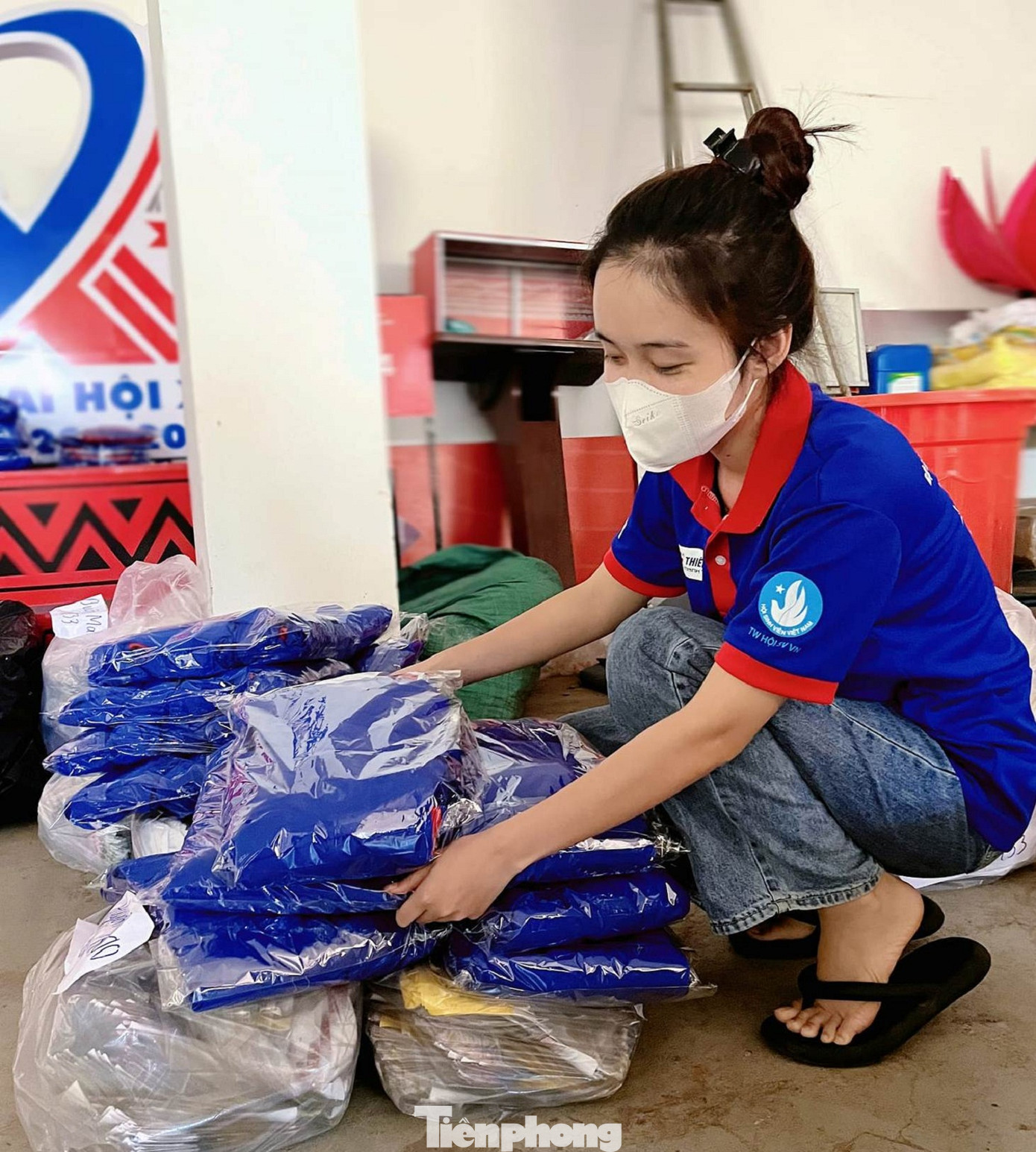 Năm nay, có khoảng 600 áo được phát cho các tình nguyện viên tại các điểm thi