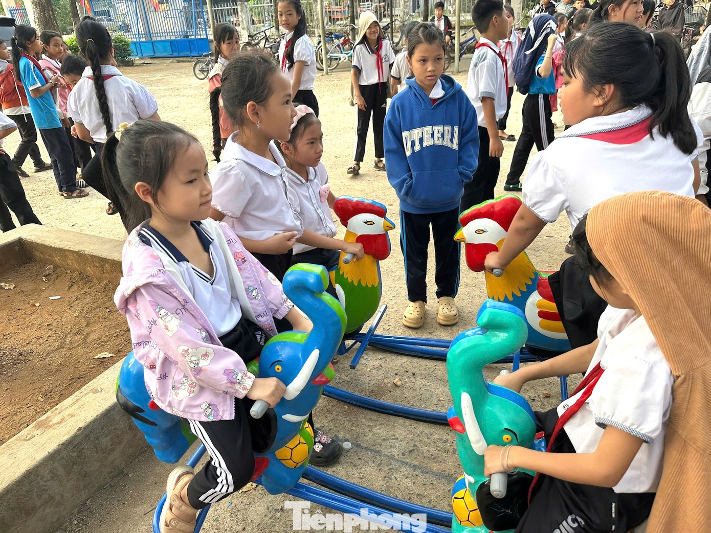 Mô hình sân vui chơi mang lại nhiều hoạt động bổ ích, góp phần phát triển kỹ năng cho thiếu niên, nhi đồng, giúp các em phát triển toàn diện về thể chất và tinh thần, khơi gợi khả năng sáng tạo.