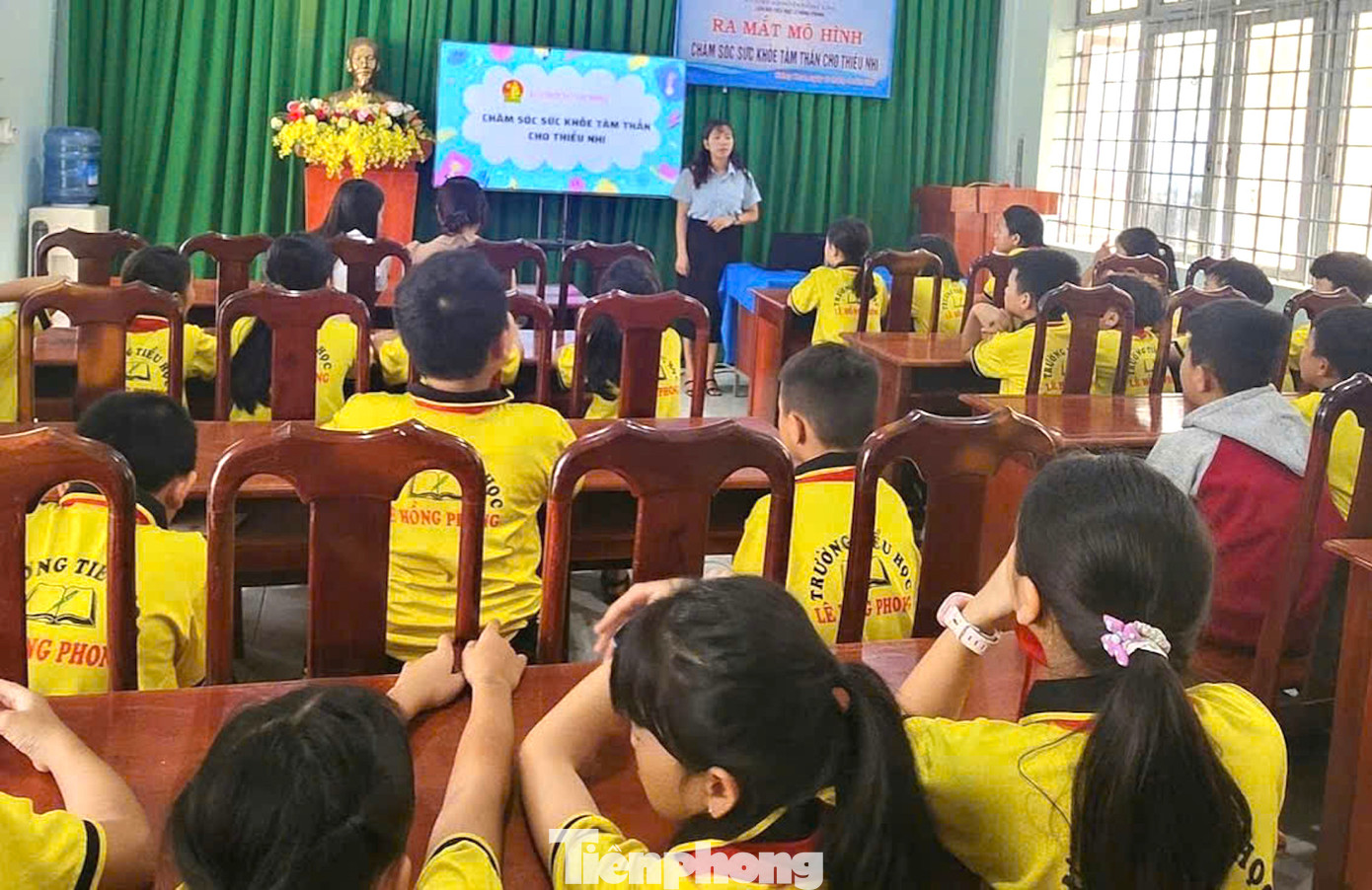 Đây là hoạt động thiết thực ý nghĩa giúp các em hiểu về tầm quan trọng của sức khỏe tâm thần trong học tập; các giai đoạn phát triển của trẻ em; cách nhận biết các dấu hiệu bất thường về sức khỏe tâm thần của học sinh.