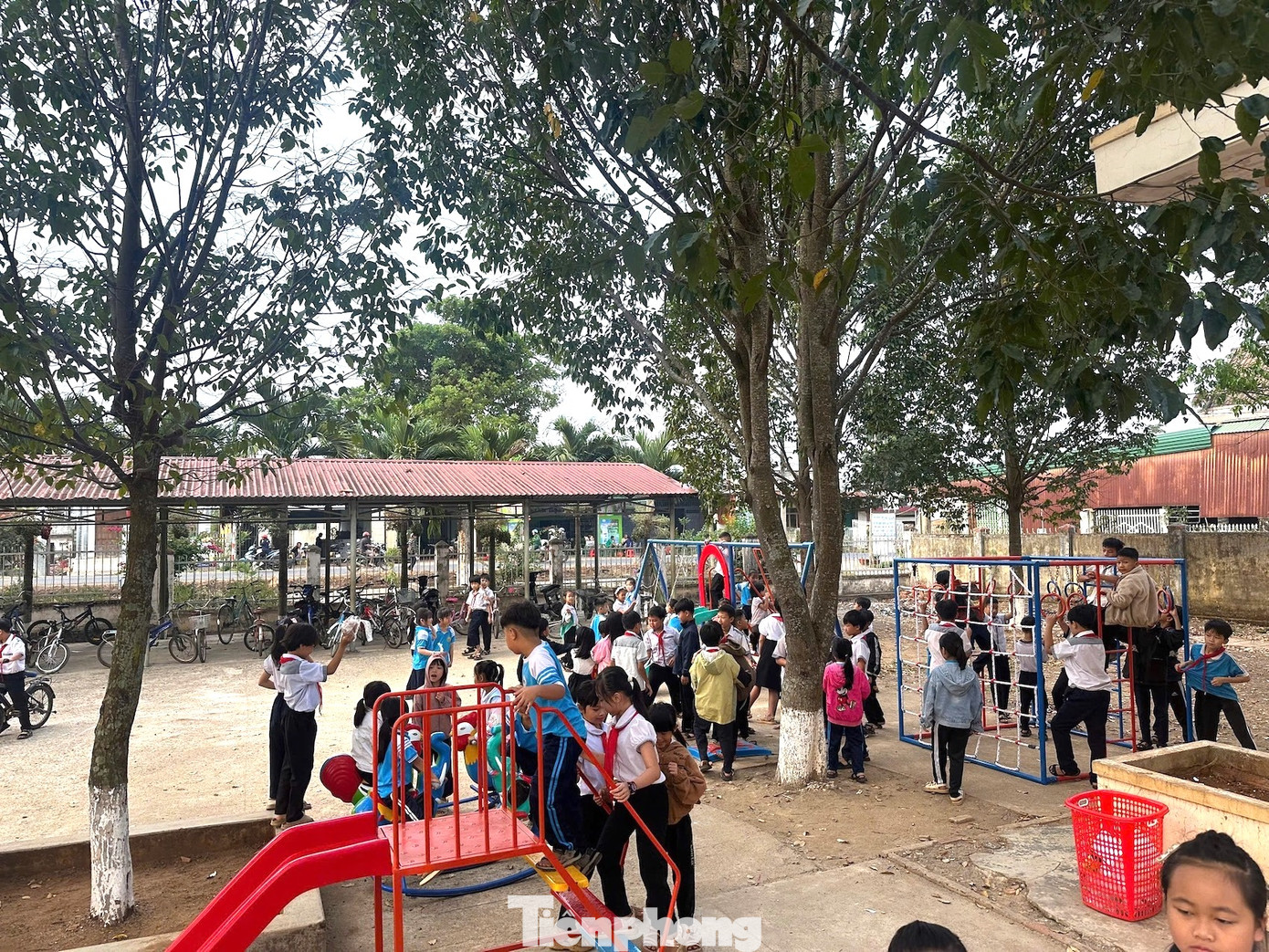 Trong Tháng Thanh niên vừa qua, các cấp bộ Đoàn toàn tỉnh Đắk Lắk tổ chức 149 buổi tuyên truyền, phổ biến giáo dục pháp luật, triển khai thực hiện Luật trẻ em và các văn bản pháp luật về bảo vệ và chăm sóc trẻ em cho trên 9.000 em thiếu nhi trên địa bàn tỉnh. Trao tặng học bổng trên 1.700 em thiếu nhi có hoàn cảnh khó khăn.