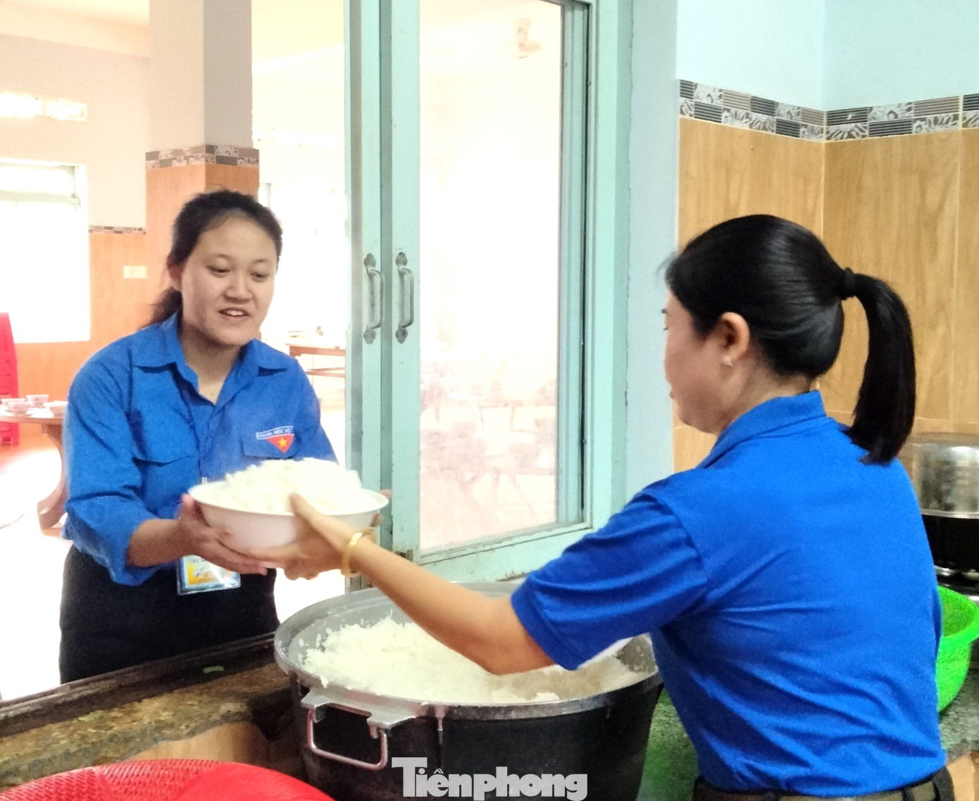 Đoàn sẽ nấu 1 ngày 3 bữa: Sáng, trưa, tối để phục vụ các bạn thí sinh yên tâm làm bài thi.