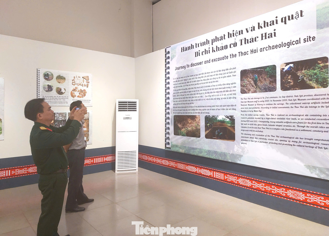 Đại biểu tìm hiều về di chỉ khảo cổ Thác Hai.