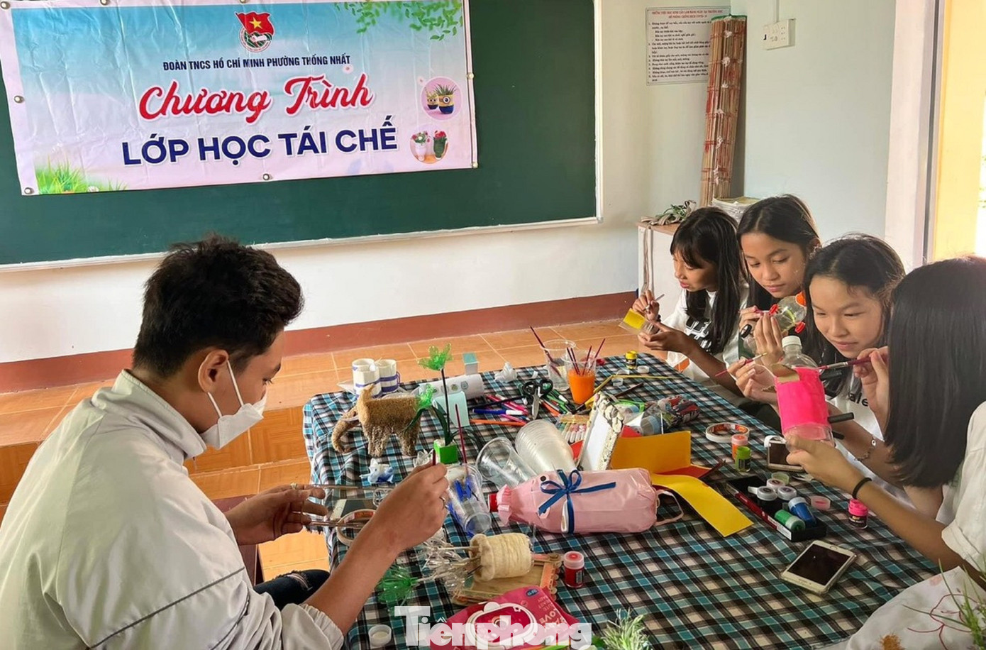 Lớp học tái chế là một hoạt động sáng tạo của đoàn viên, nâng cao nhận thức bảo vệ môi trường Lớp học tái chế là một hoạt động sáng tạo của đoàn viên, nâng cao nhận thức bảo vệ môi trường