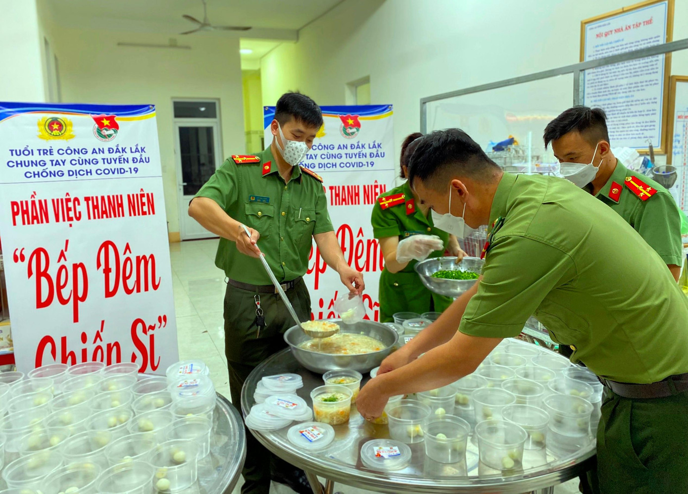 Các suất ăn đều được đảm bảo dinh dưỡng Các suất ăn đều được đảm bảo dinh dưỡng