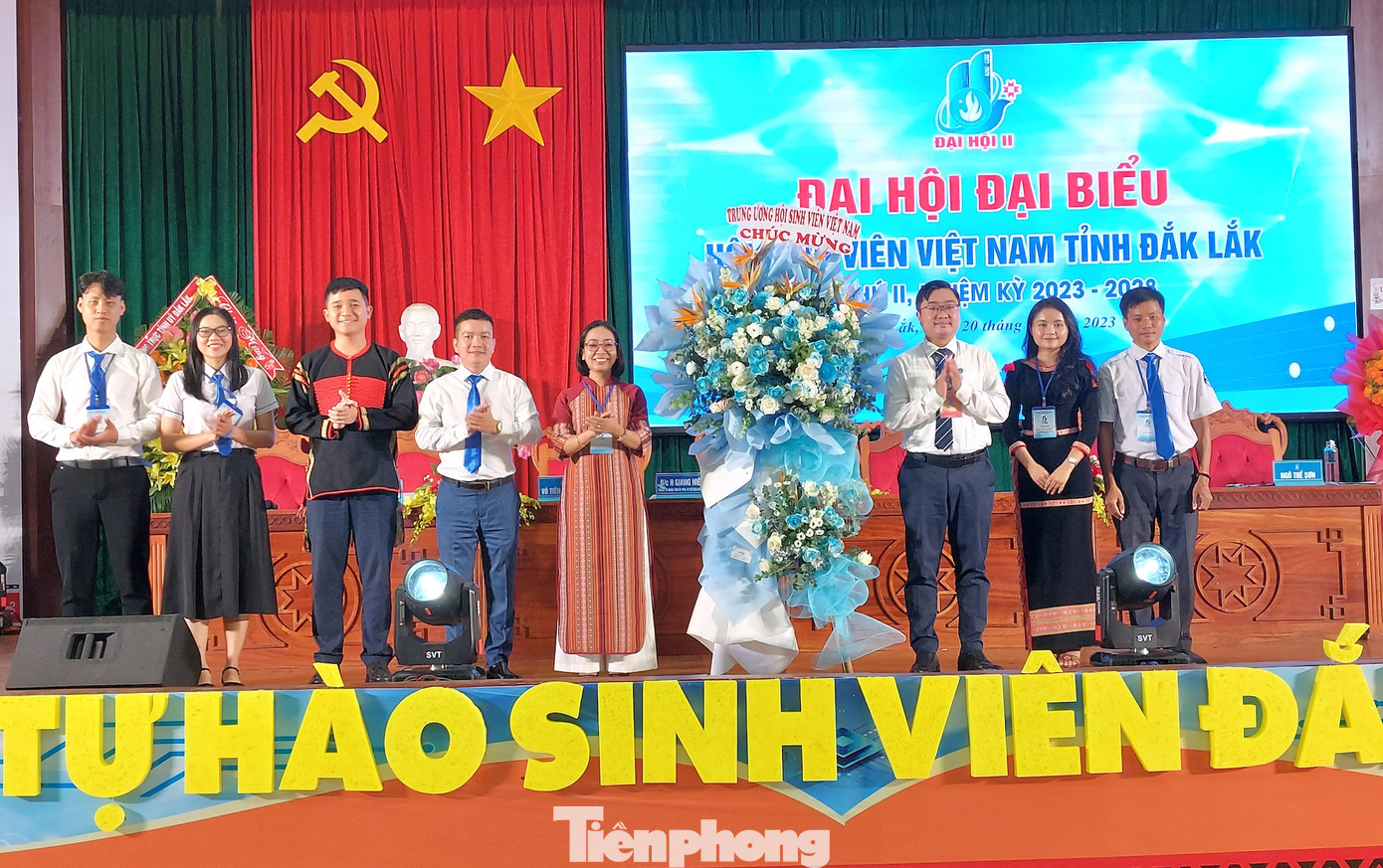 Trung ương Hội Sinh viên Việt Nam tặng hoa chúc mừng đại hội