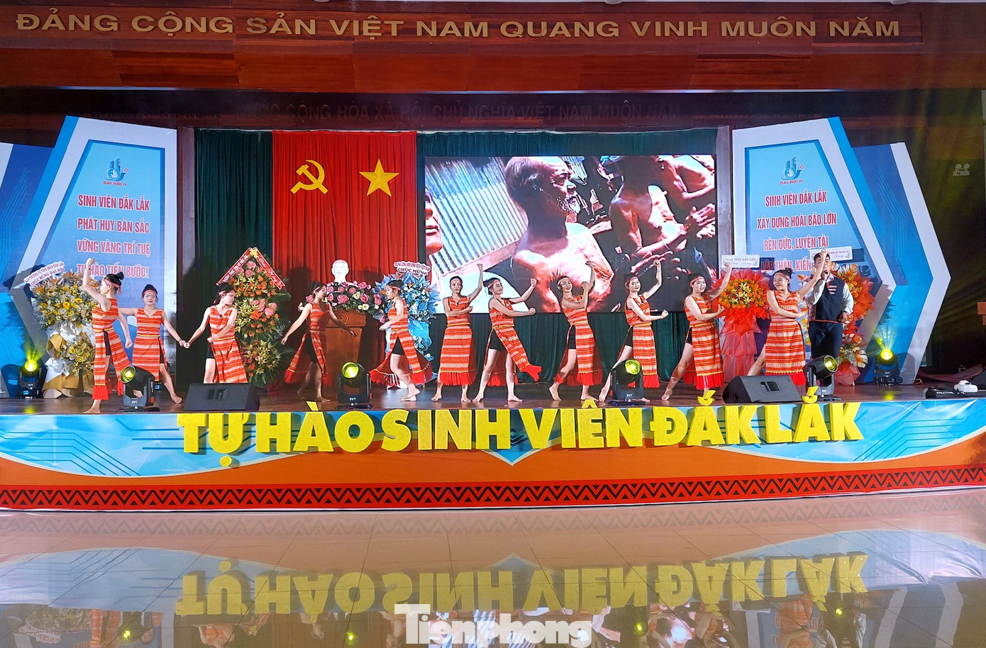 Tiết mục văn nghệ mang âm hưởng bản sắc văn hoá Tây Nguyên