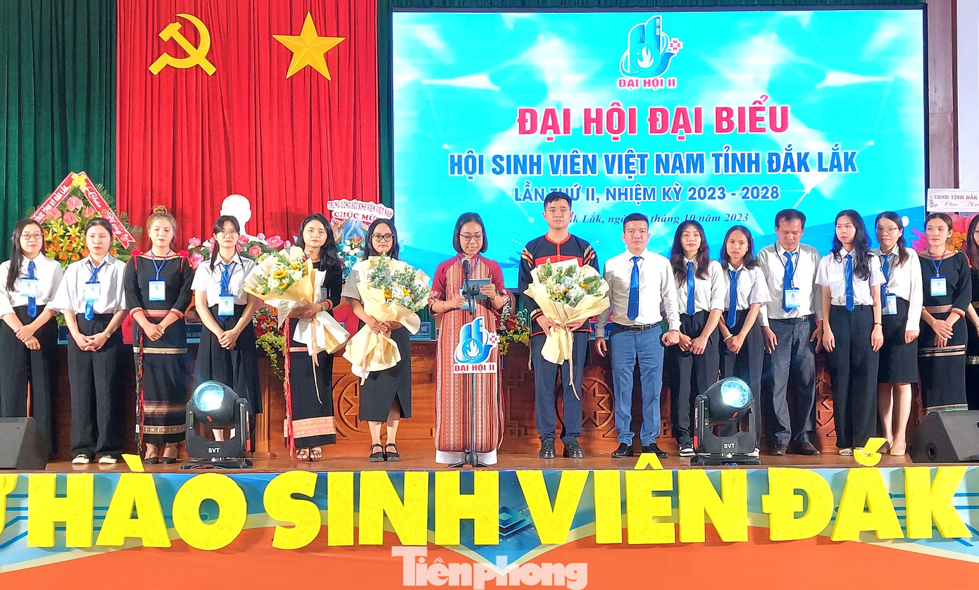 Chị H Giang Niê - Bí thư Tỉnh Đoàn Đắk Lắk, tân Chủ tịch Hội sinh viên Việt Nam tỉnh khoá II phát biểu nhận nhiệm vụ.