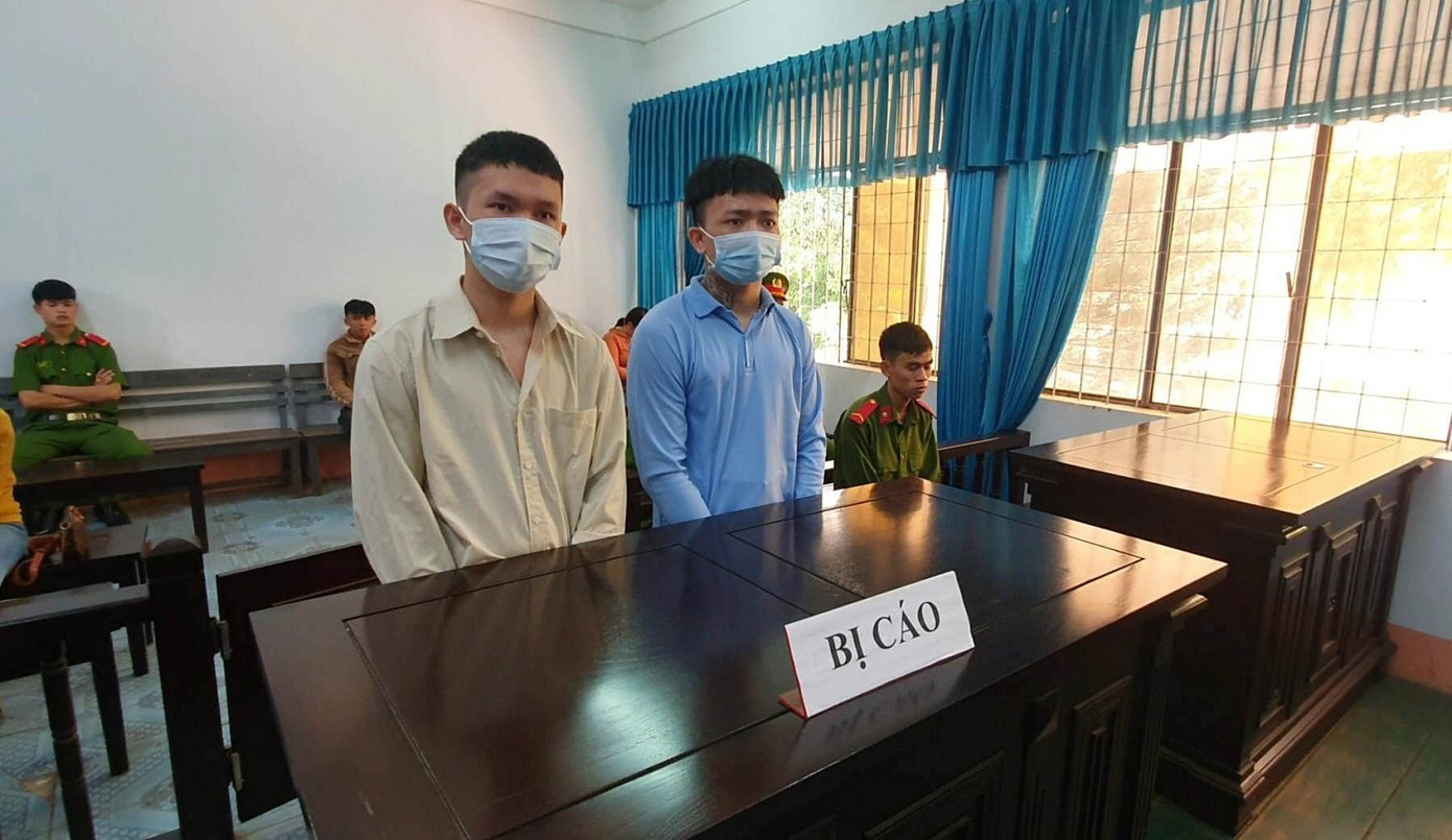 Hai bị cáo tại phiên tòa sơ thẩm Hai bị cáo tại phiên tòa sơ thẩm