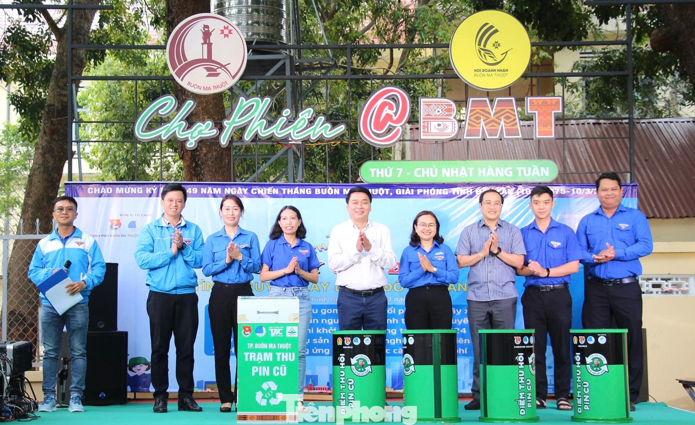 Ngày 9/3, Ban Thường vụ Thành Đoàn Buôn Ma Thuột phối hợp một số đơn vị tổ chức nhiều hoạt động ra quân hưởng ứng Ngày Cao điểm tình nguyện xây dựng đô thị văn minh năm 2024 với sự tham gia của hơn 300 đoàn viên, thanh niên.