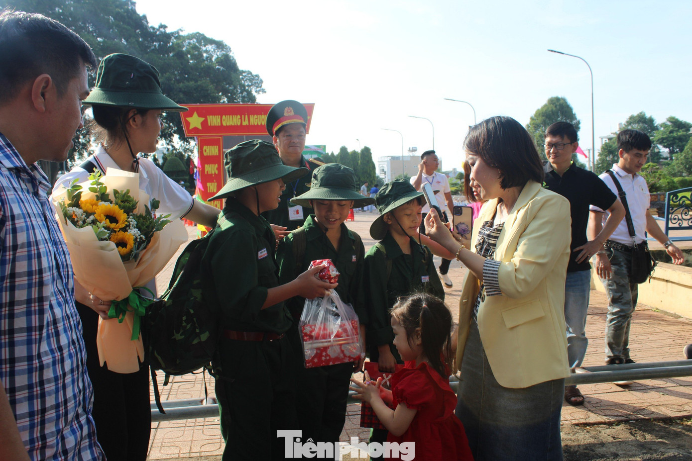 Tại khoá học các em được trang bị kiến thức về kỹ năng sống như kỹ năng tự vệ bản thân, phòng chống tai nạn thương tích và được giáo dục một số giá trị sống cơ bản; quản lý thời gian; đặt ra mục tiêu phấn đấu; lập kế hoạch rèn luyện và kỹ năng.