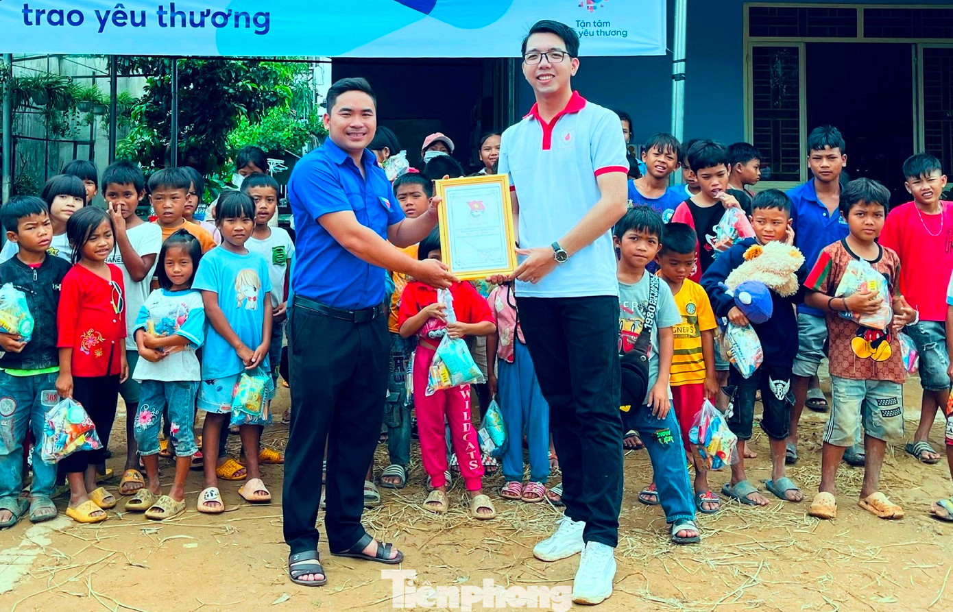 Lê Bá Huỳnh Đức tham gia nhiều hoạt động thiện nguyện Lê Bá Huỳnh Đức tham gia nhiều hoạt động thiện nguyện