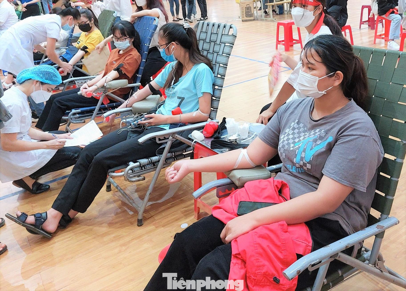 H'Thảo tham gia hiến máu tại chương trình Chủ nhật đỏ H'Thảo tham gia hiến máu tại chương trình Chủ nhật đỏ