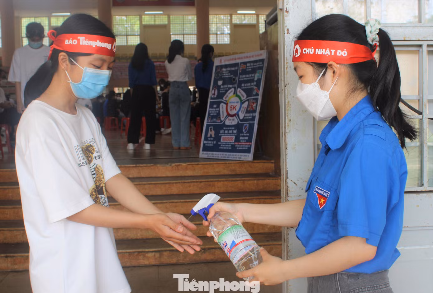 Tình nguyện viên đến hiến máu tuân thủ công tác phòng chống dịch