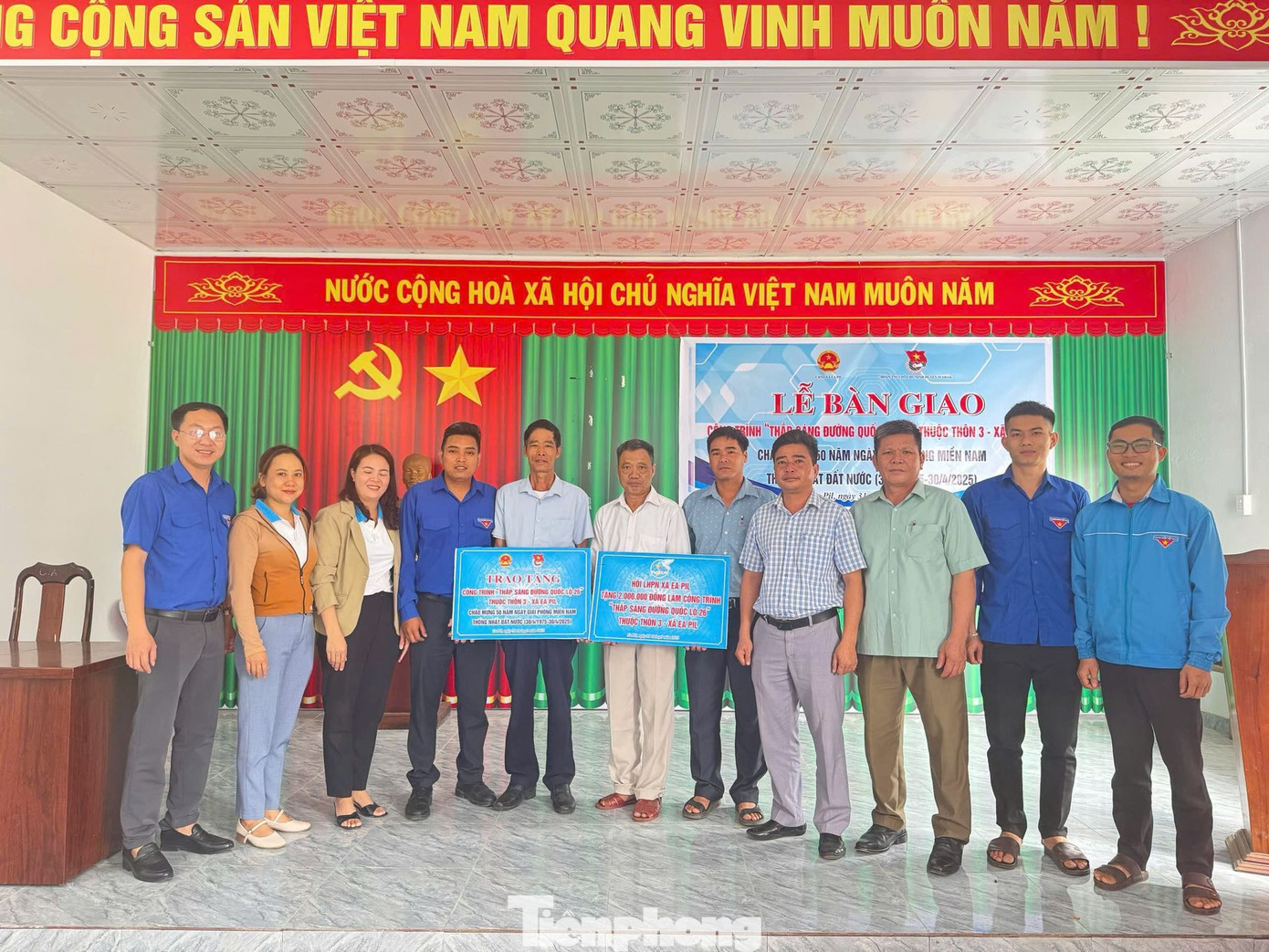 Nhằm tạo thuận tiện việc đi lại của người dân, đảm bảo an toàn giao thông, Huyện Đoàn M’đrắk phối hợp Đoàn xã Ea Pil tổ chức Lễ Bàn giao công trình “Thắp sáng đường Quốc lộ 26” với chiều dài gần 2km, có tổng kinh phí khoảng 150 triệu đồng.