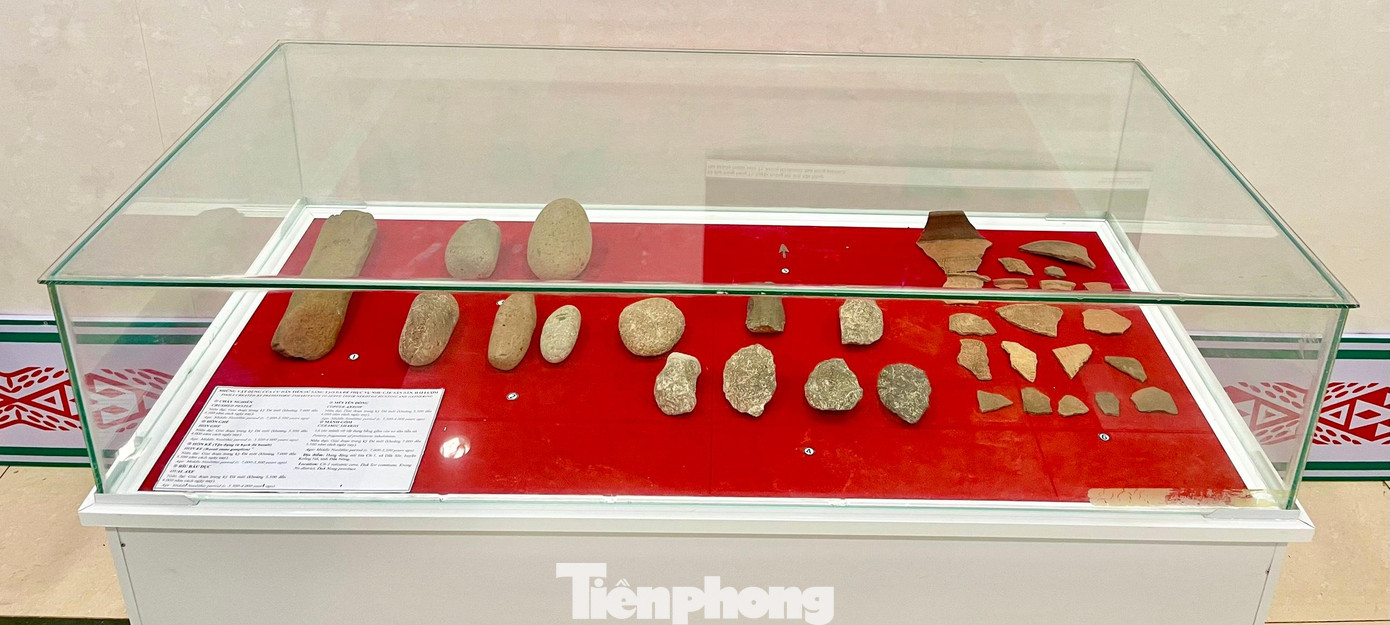 Vật dụng cư dân tiền sử sáng tạo phục vụ nhu cầu săn bắt, hái lượm có niên đại khoảng 7.000 - 5.500 năm Vật dụng cư dân tiền sử sáng tạo phục vụ nhu cầu săn bắt, hái lượm có niên đại khoảng 7.000 - 5.500 năm