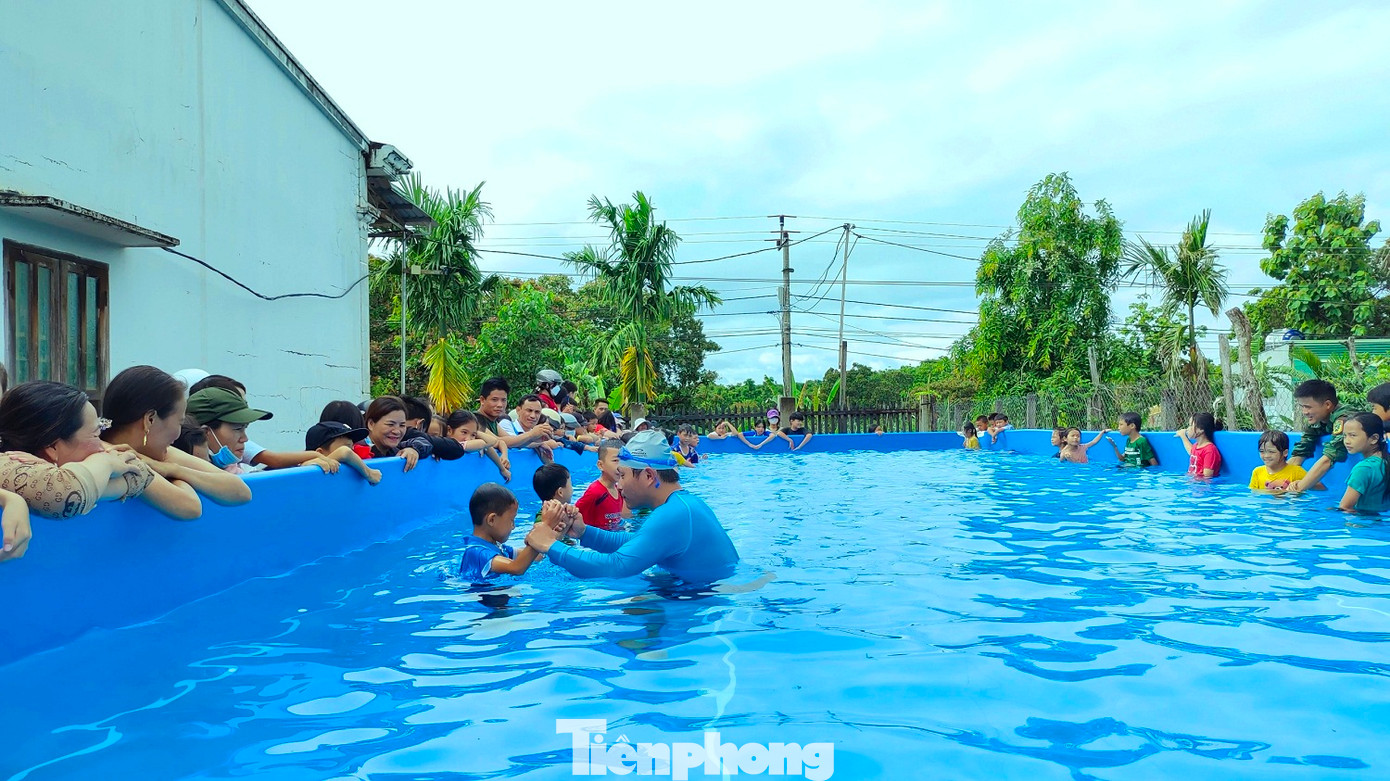 Tại huyện Cư Mgar, lớp bơi miễn phí cho thiếu nhi được triển khai suốt 3 năm qua