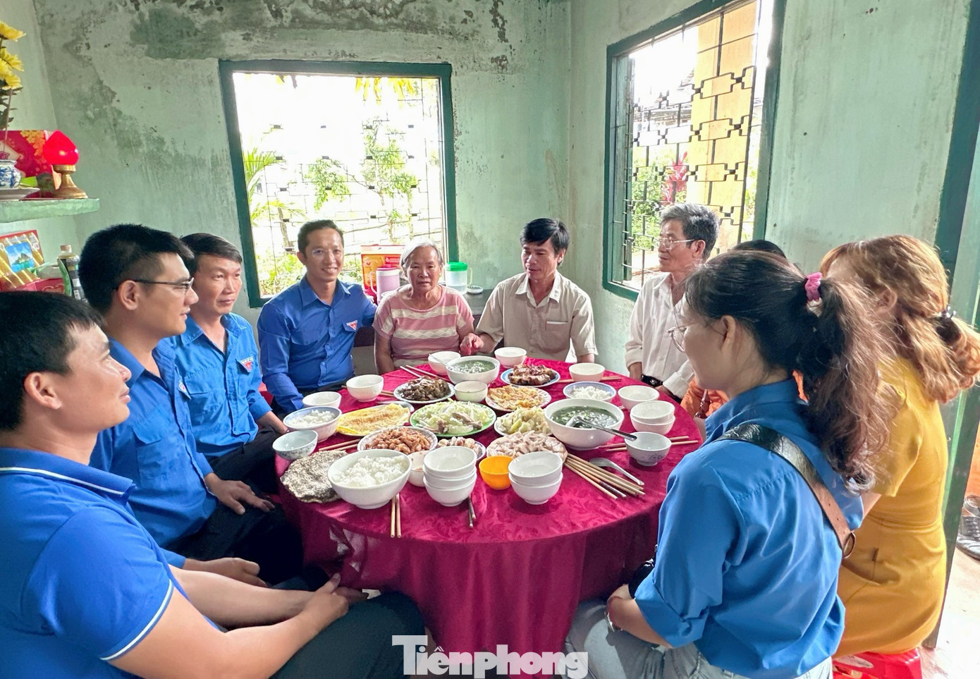 "Bữa cơm tri ân" tại nhà bà Hùng.