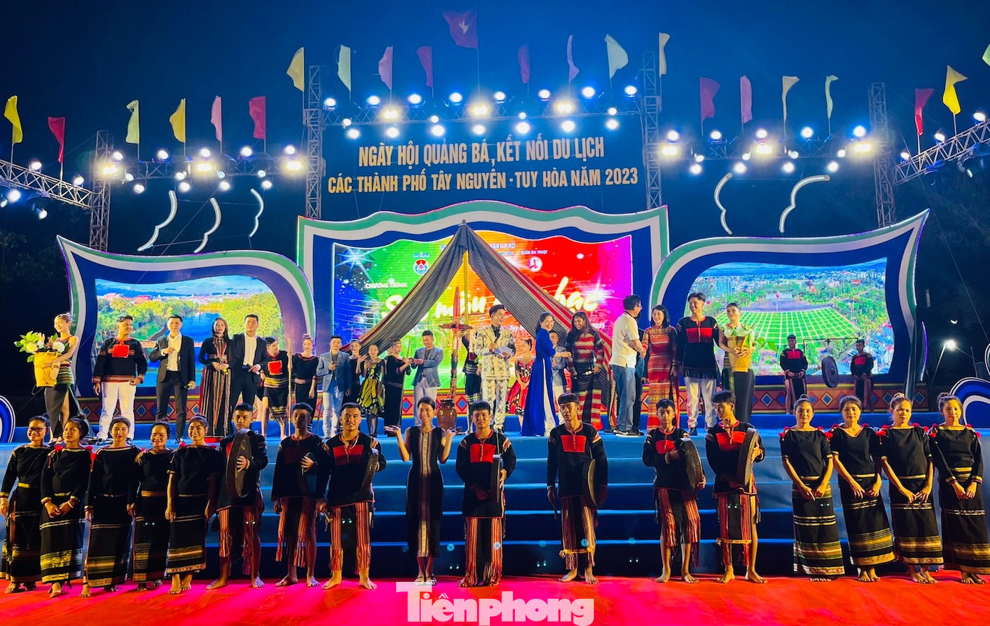 Chị H Zu Ni tham gia ngày hội quảng bá kết nối du lịch ở các tỉnh, thành phố